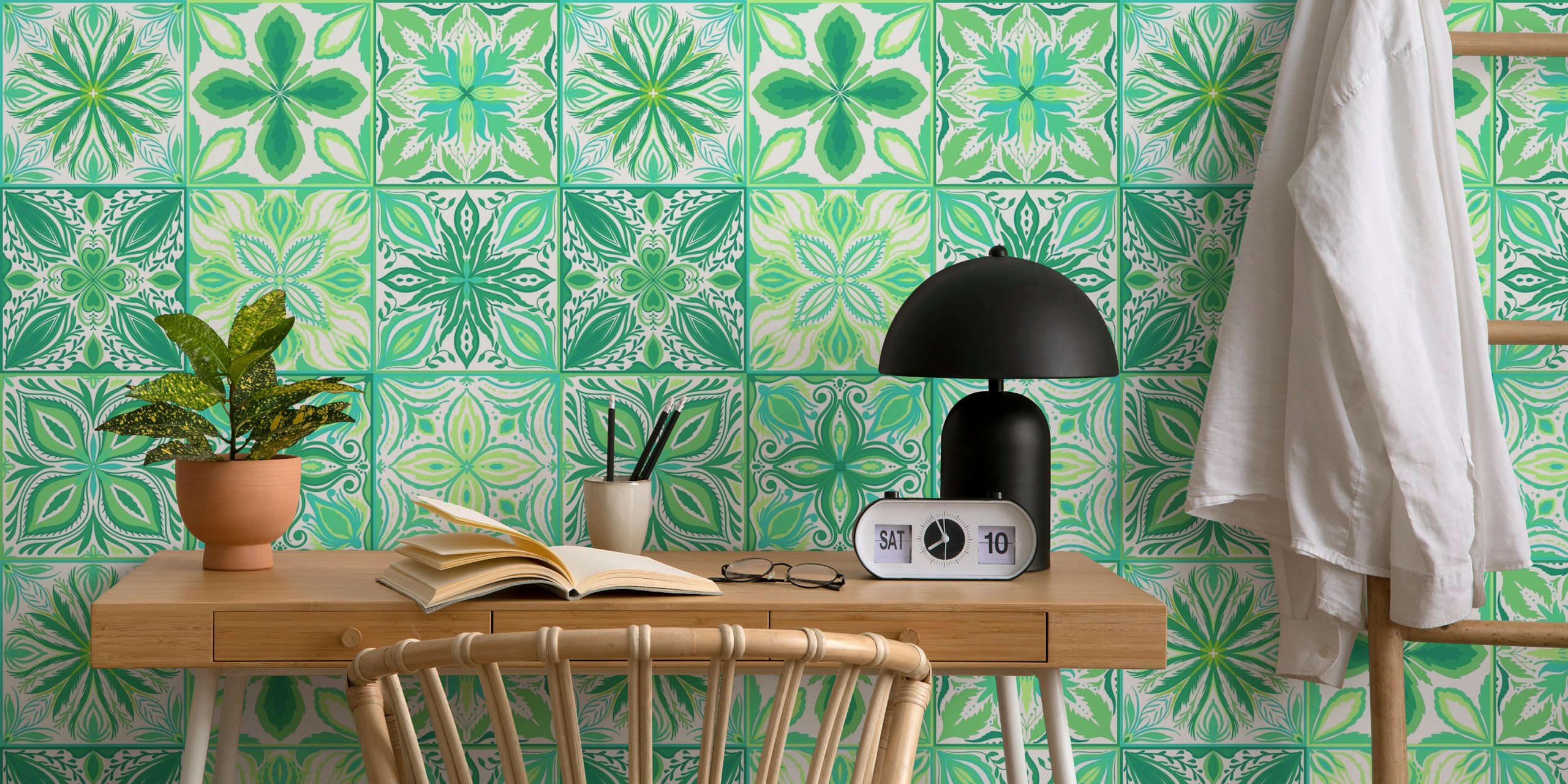 Decorazione murale decorata con motivi di piastrelle verdi e bianche