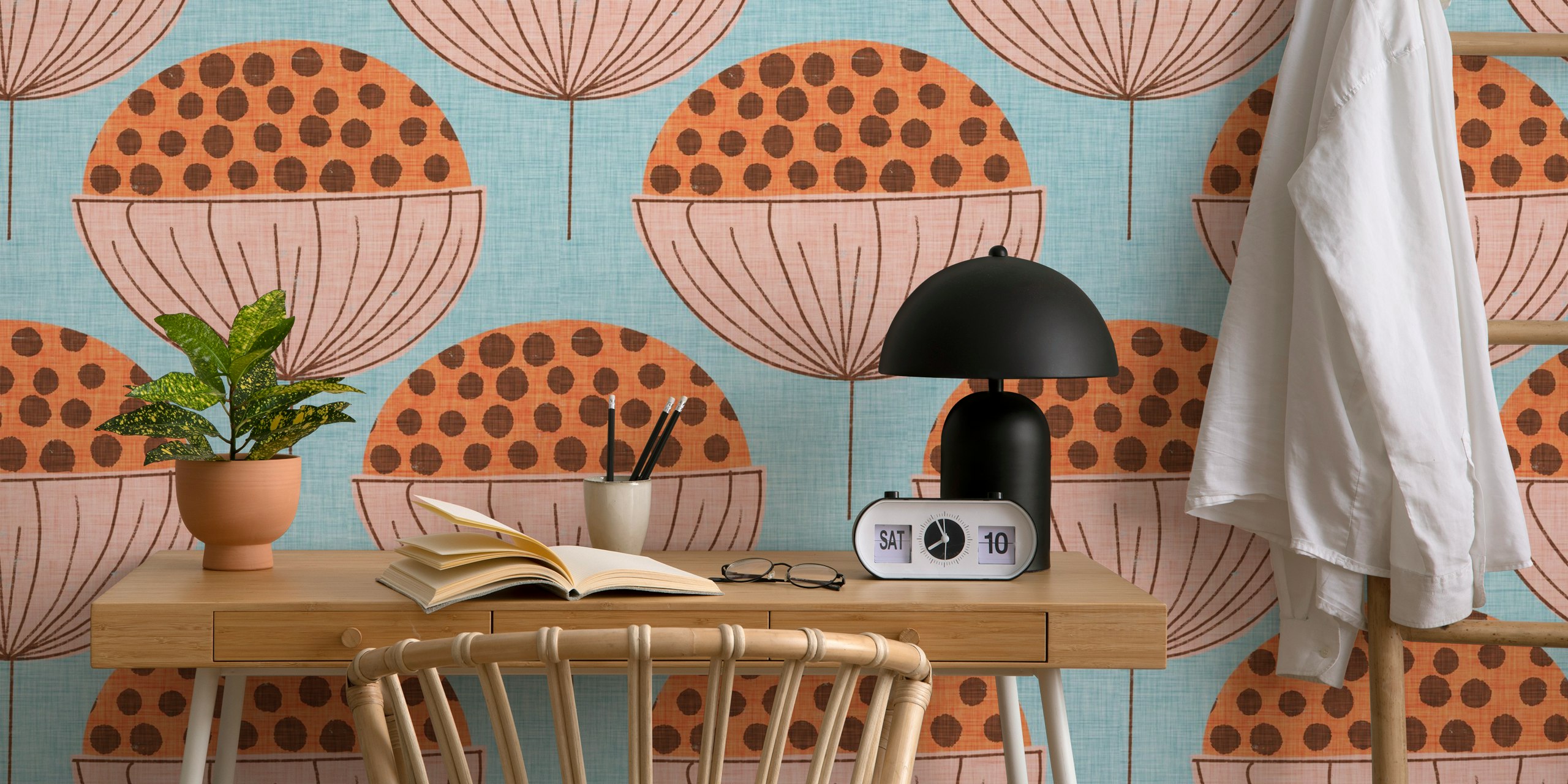 Design de papel de parede Mid Mod Buds Blue em um quarto
