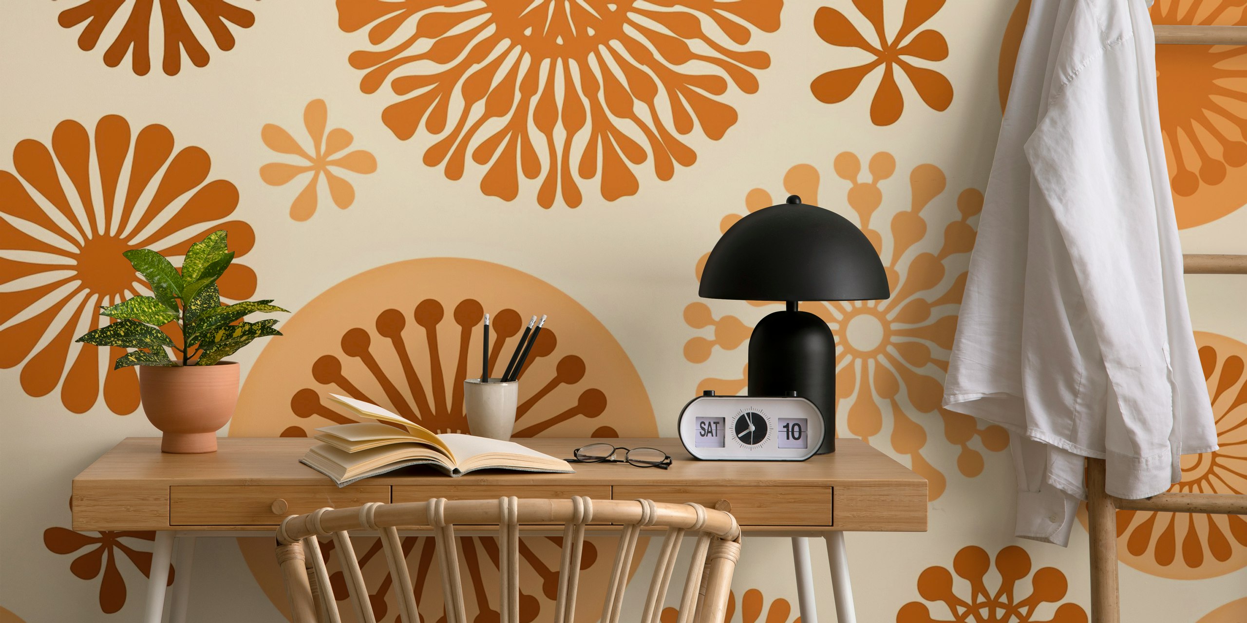 In The Realm Of Plants Orange Brown behang in een kamer