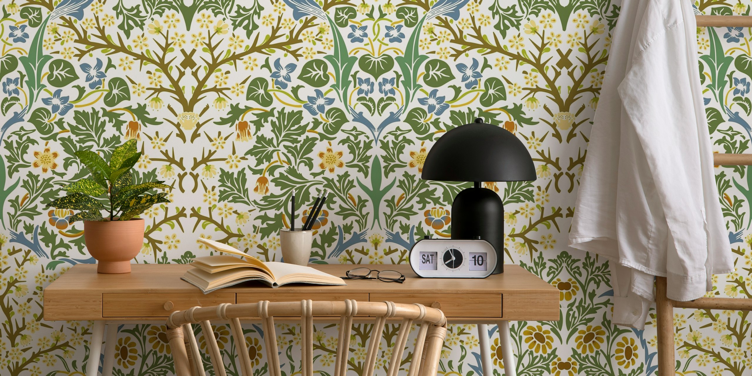 Victorian Blackthorn pattern wallpaper em uma sala