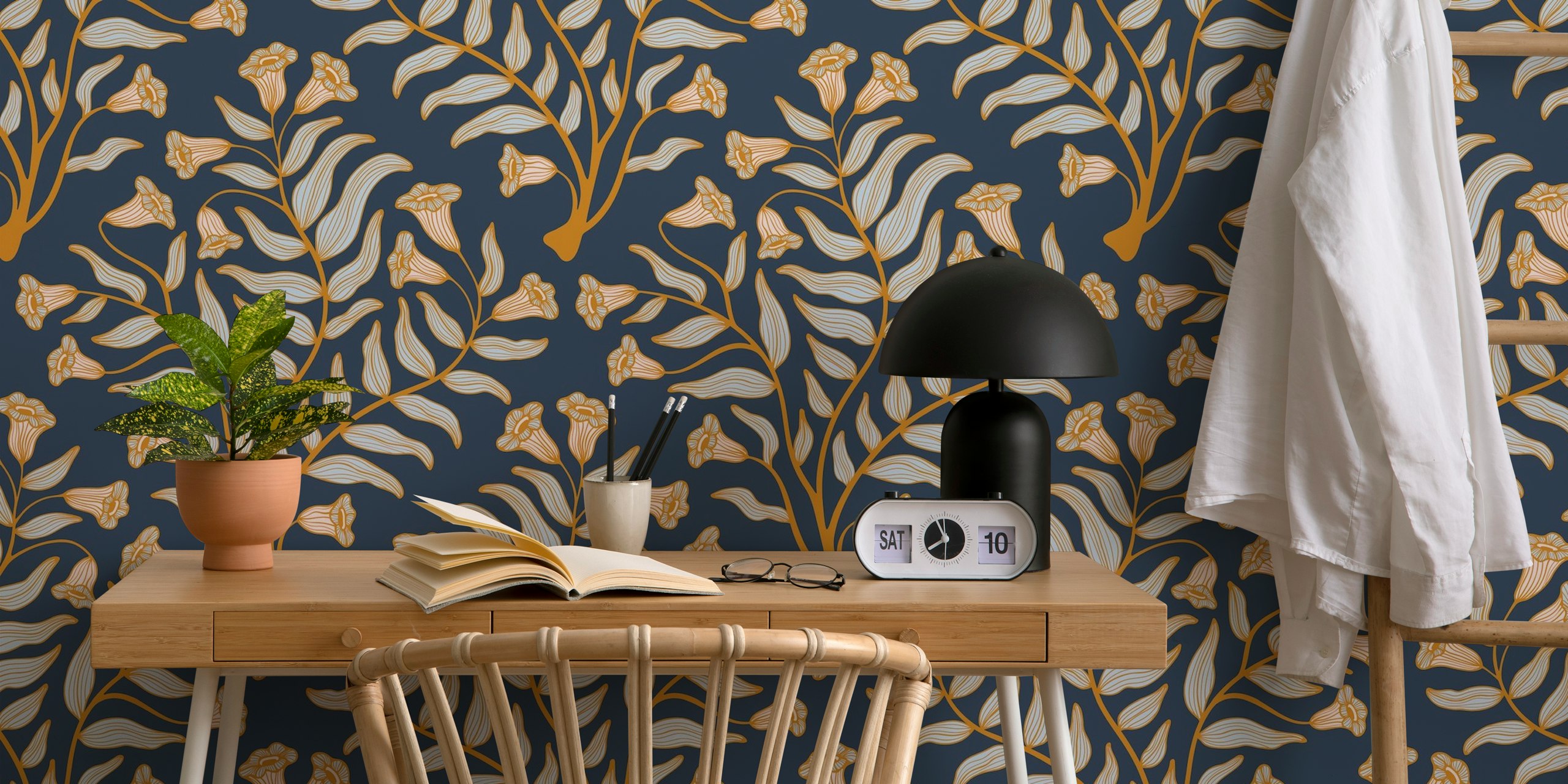 Tapeta damaskowa z kwiatami trąbki w pokoju