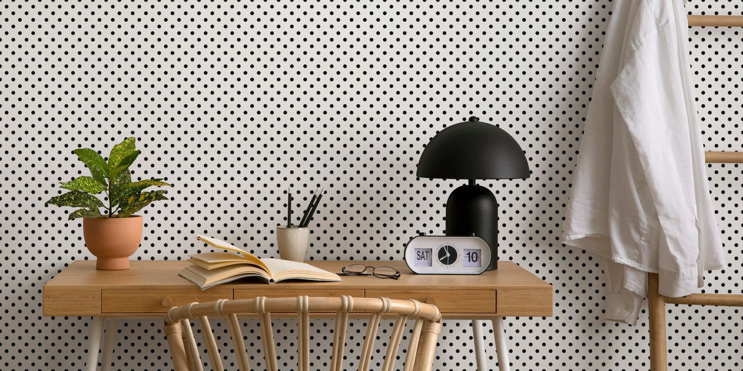 Black and white polka dot pattern wallpaper