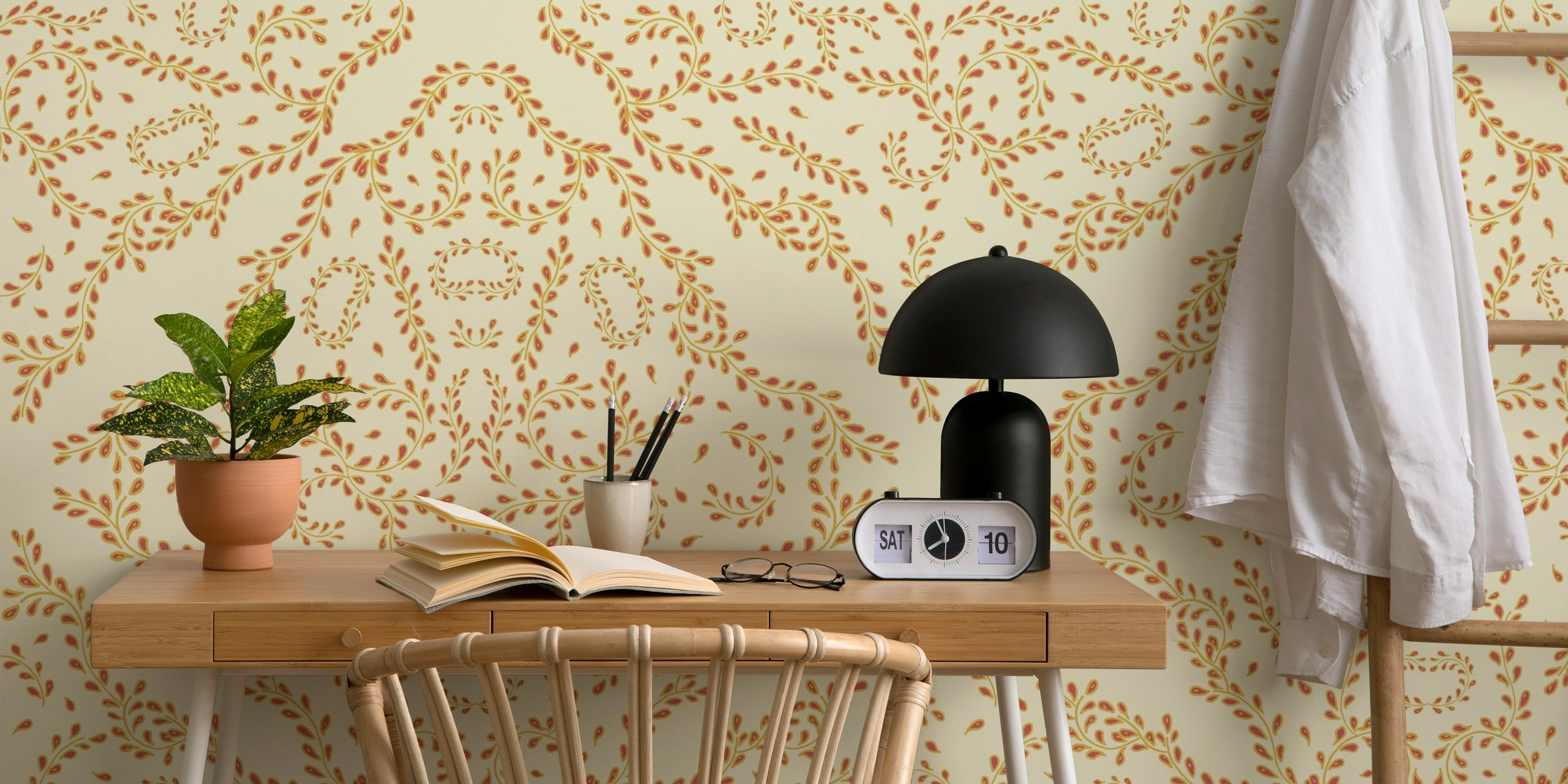 Carta da parati vintage con motivo a piastrelle rosa dorato e accenti di design geometrico