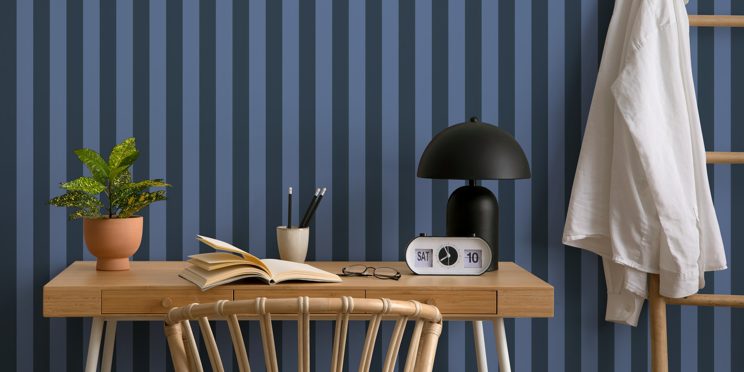 Pozadina Blue Nova Stripes u modernoj sobi
