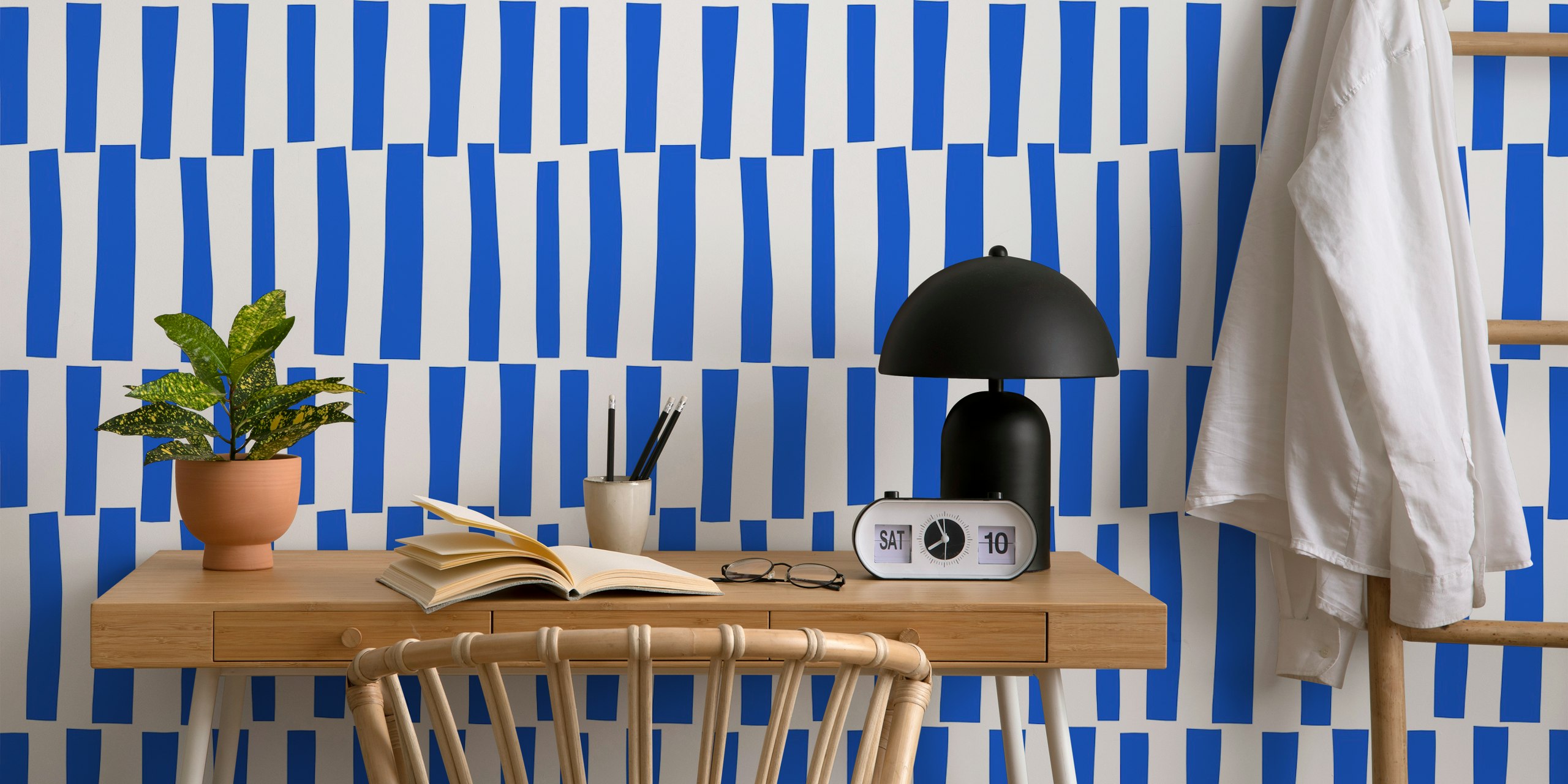 Blue striped pattern on white background wallpaper