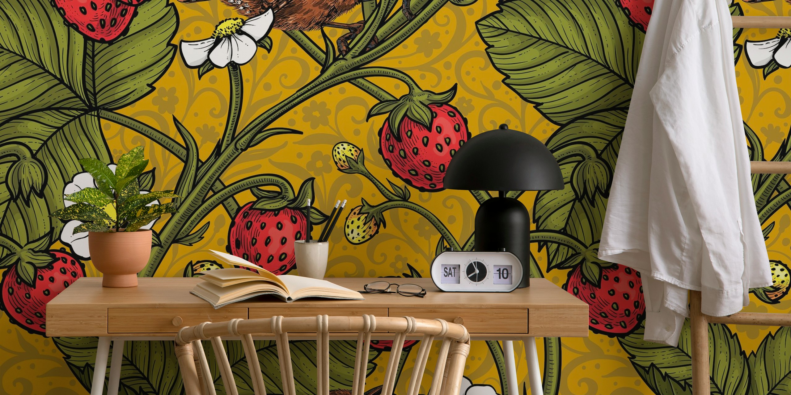 Wrens and strawberries wallpaper in una stanza