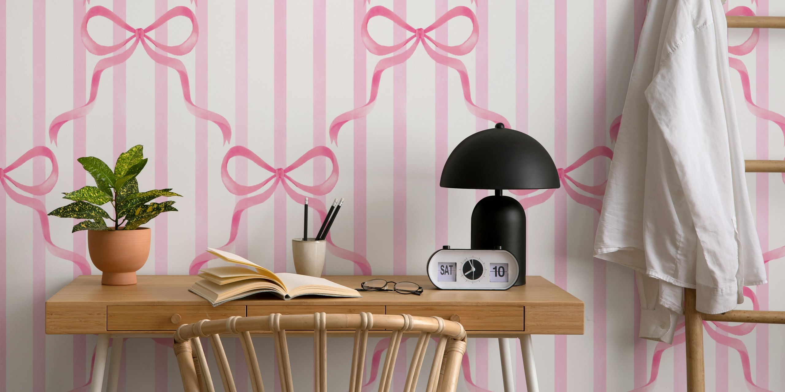 Tapeta Pink Coquette Stripes v pokoji