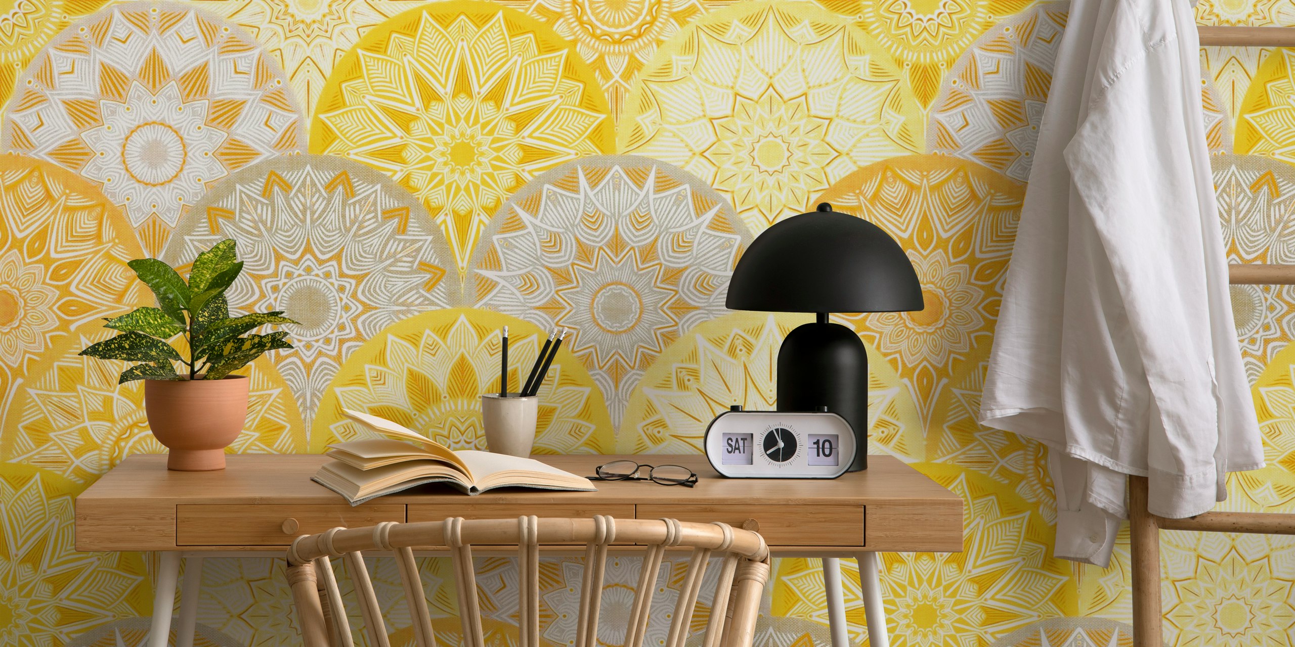 Gold und graue Mandala-Muster auf Tapete