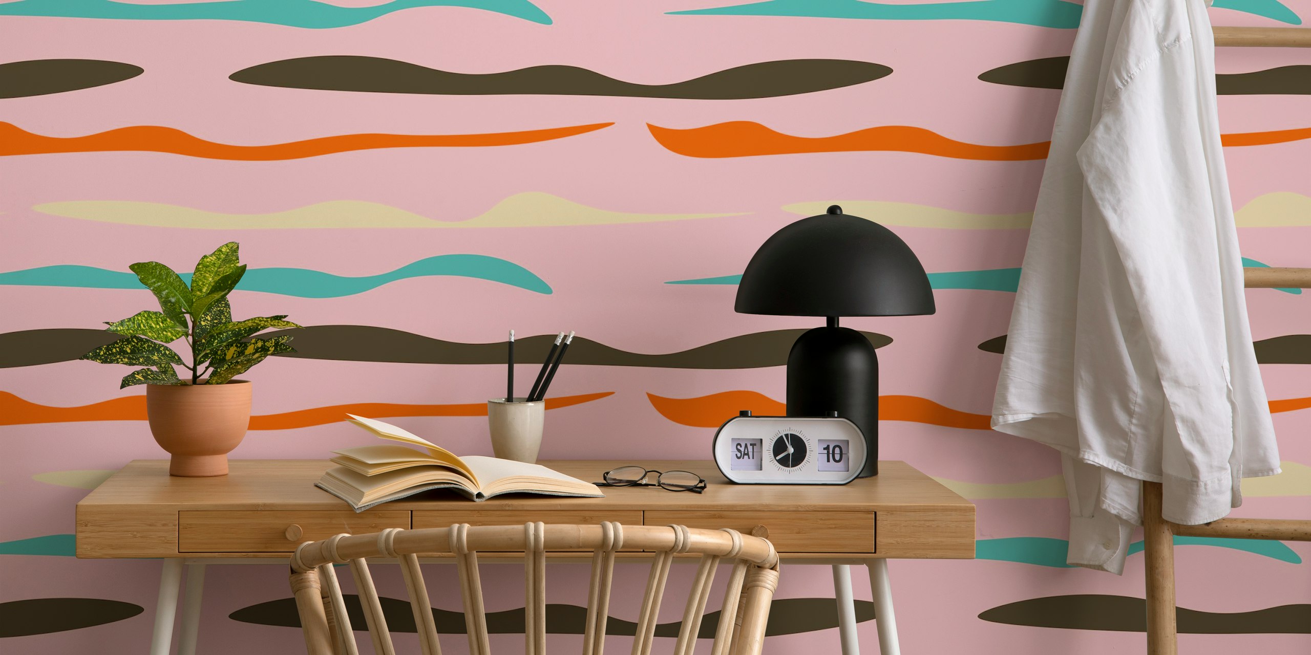 Mid Mod Waves Lines Pink tapetti huoneessa