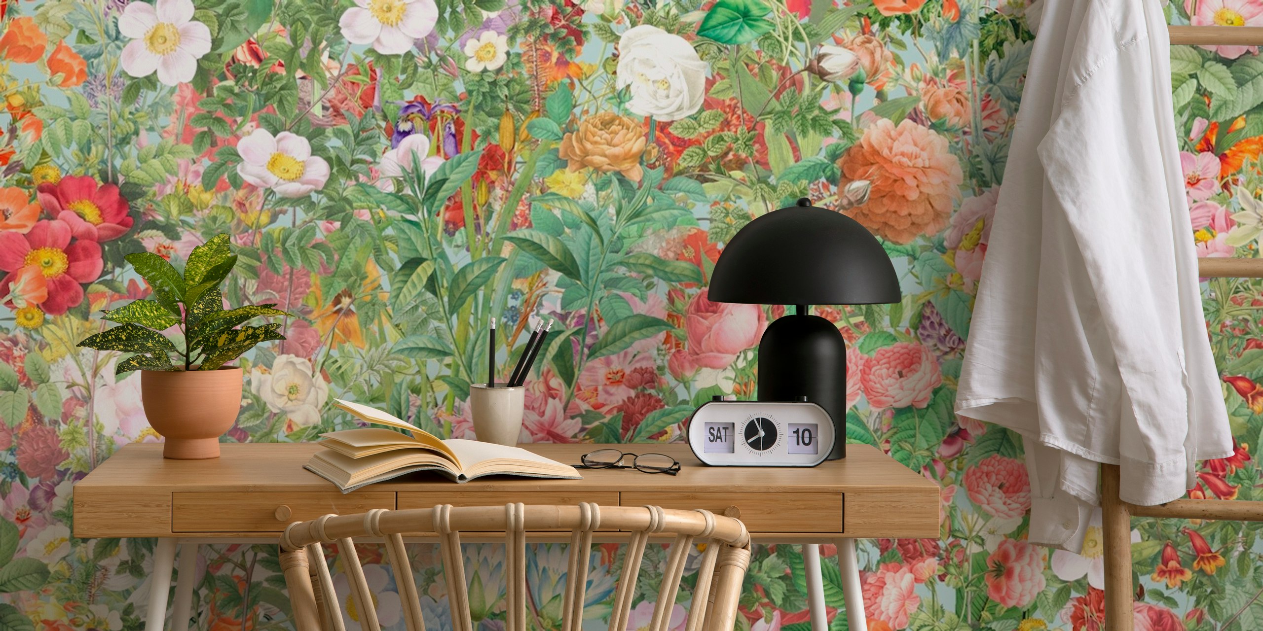 Vintage Flower Meadow 3 blue background en una decoración de sala
