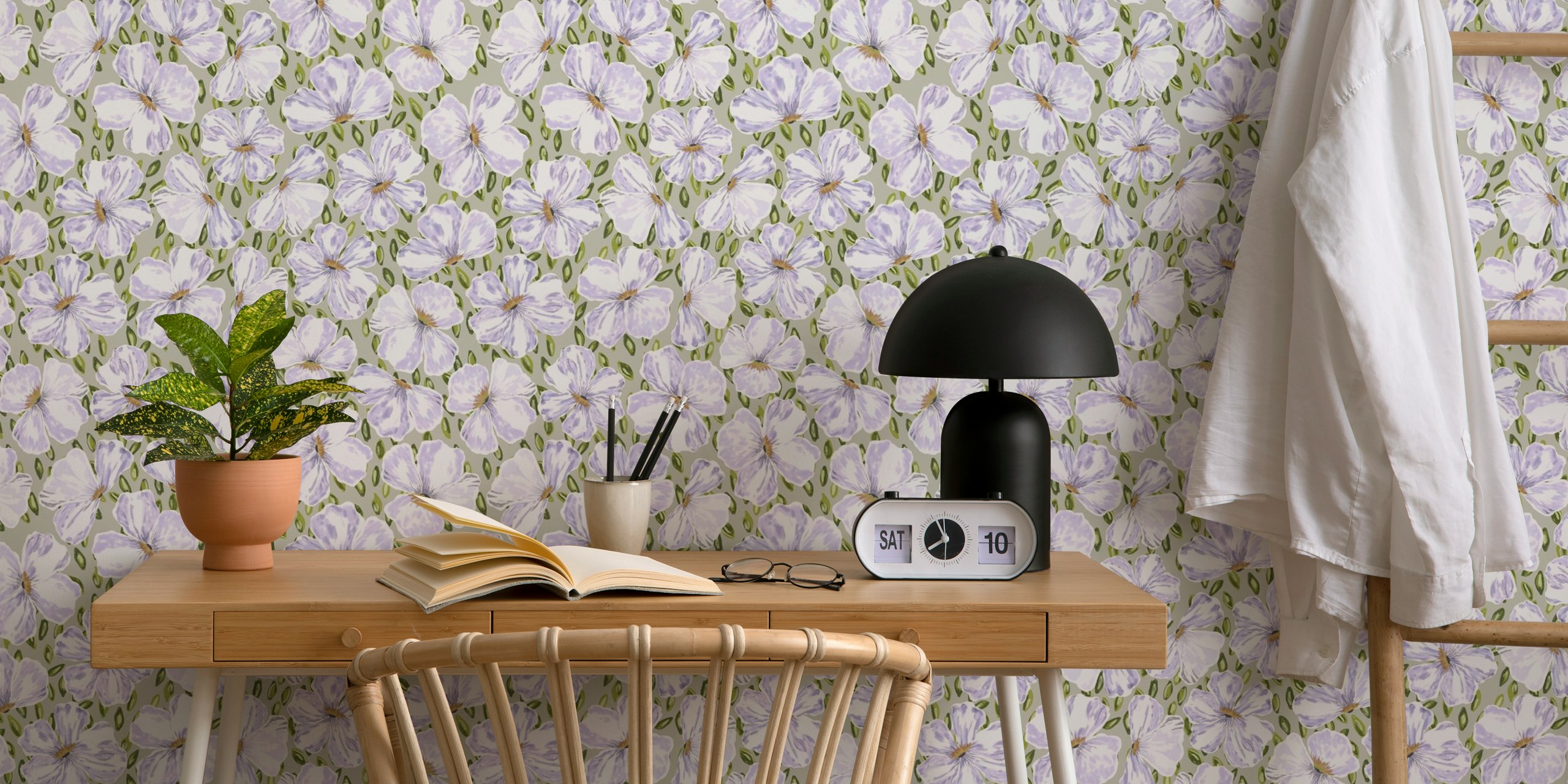 Pansies on green papel de parede em um quarto