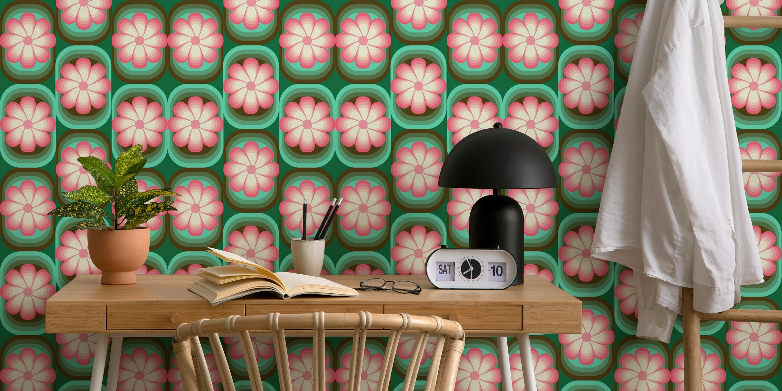 Blumen-Wandbild im 70er-Jahre-Stil mit rosa, grünem und braunem Design