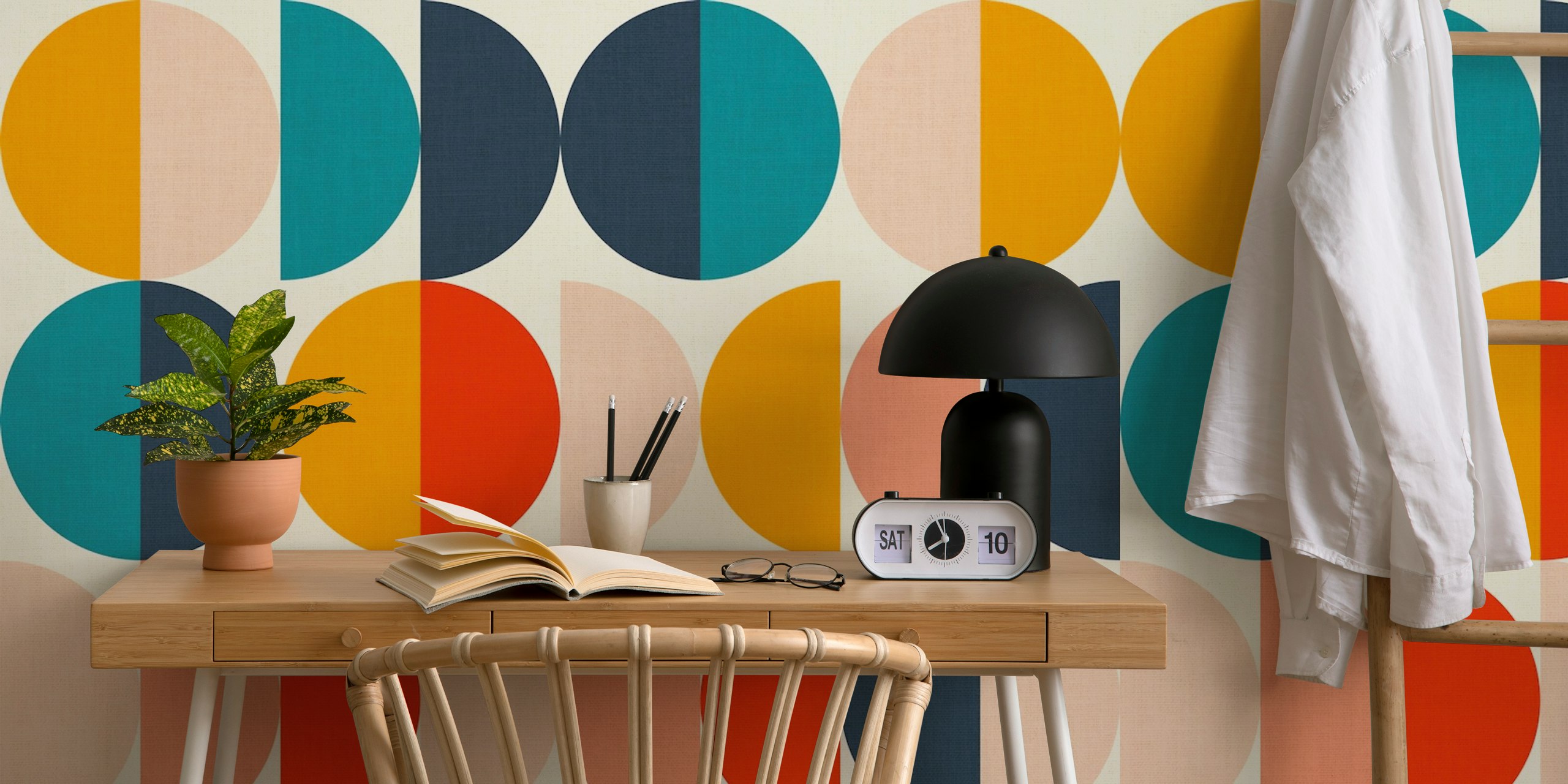 Vivid semicircles papel tapiz en una habitación moderna