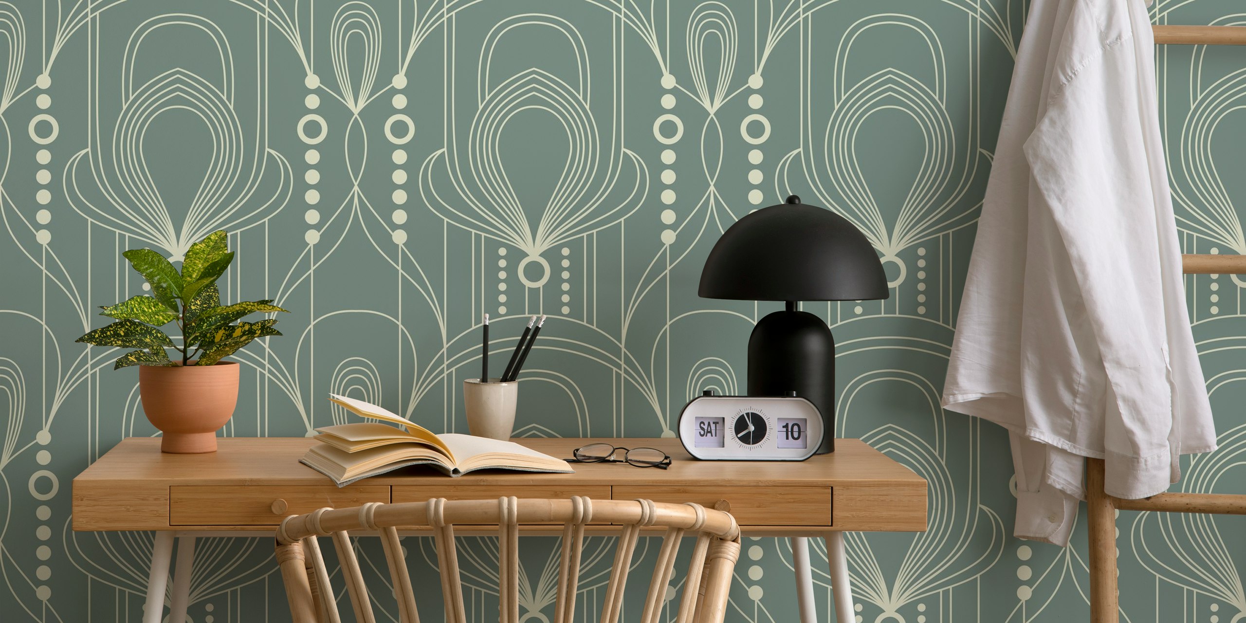 Modern Art Deco Twist Sage Tapete in einem Raum