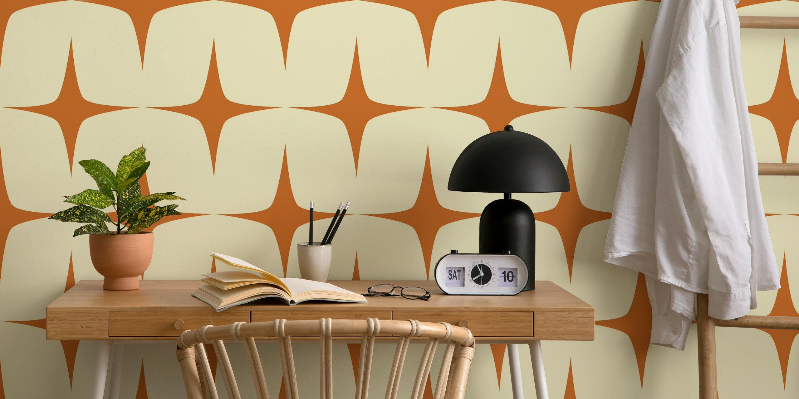 Papel de parede Starburst Bronze Ivory mid-century em um quarto