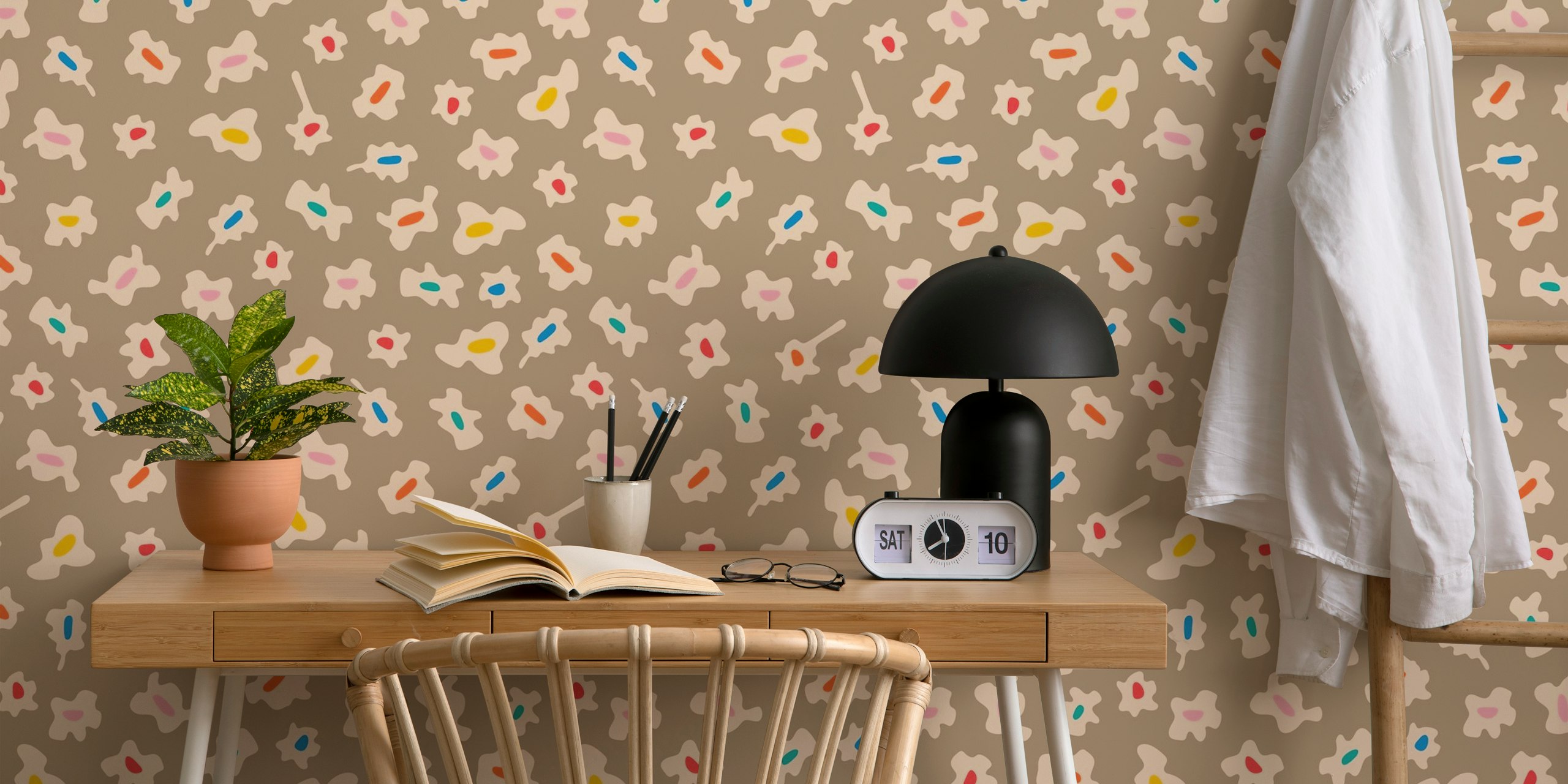 Fields Of Flowers Retro Floral Multi on Beige σε ένα δωμάτιο