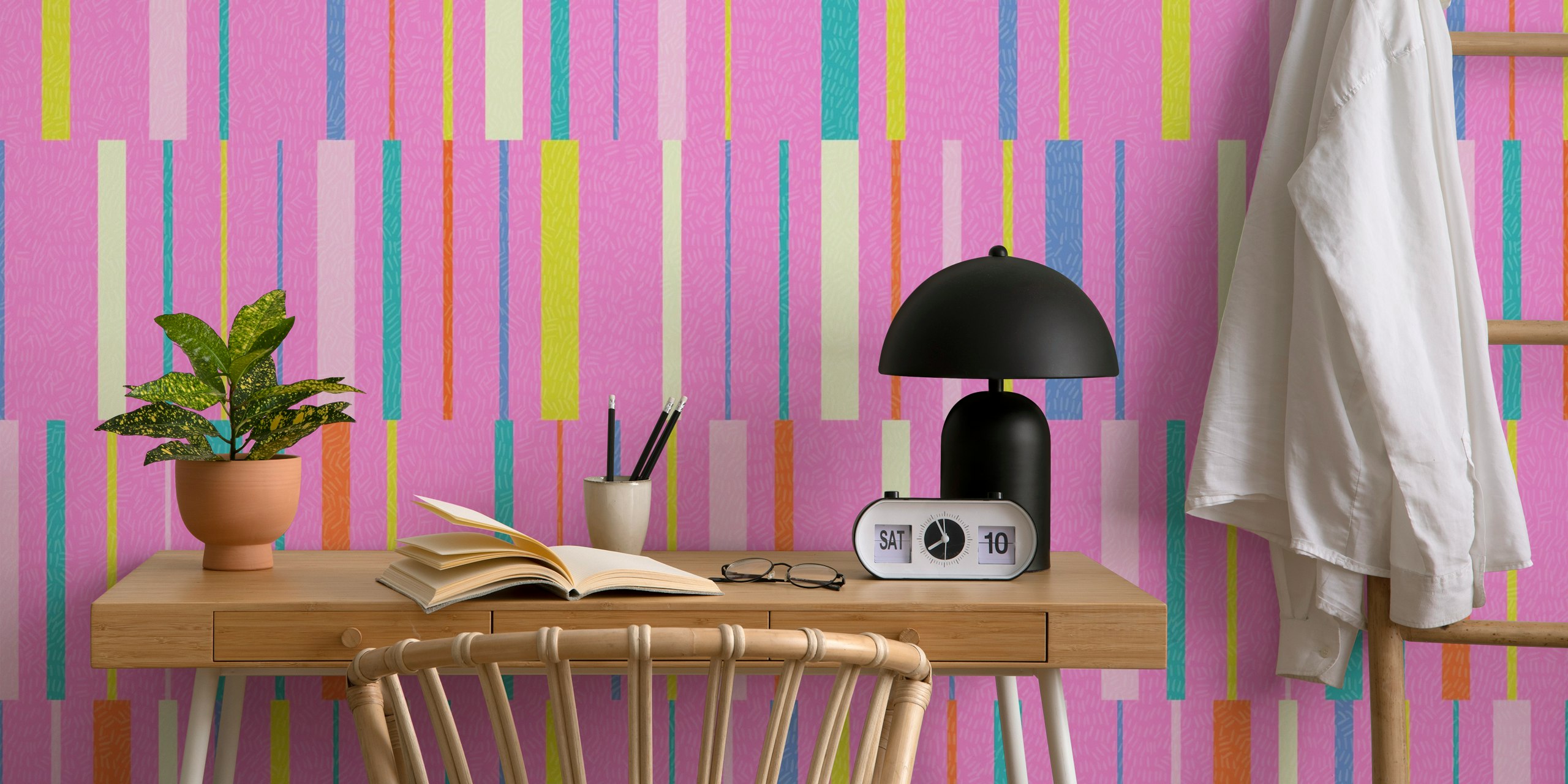 Colorful kitschy stripes - Rose Pink w pokoju