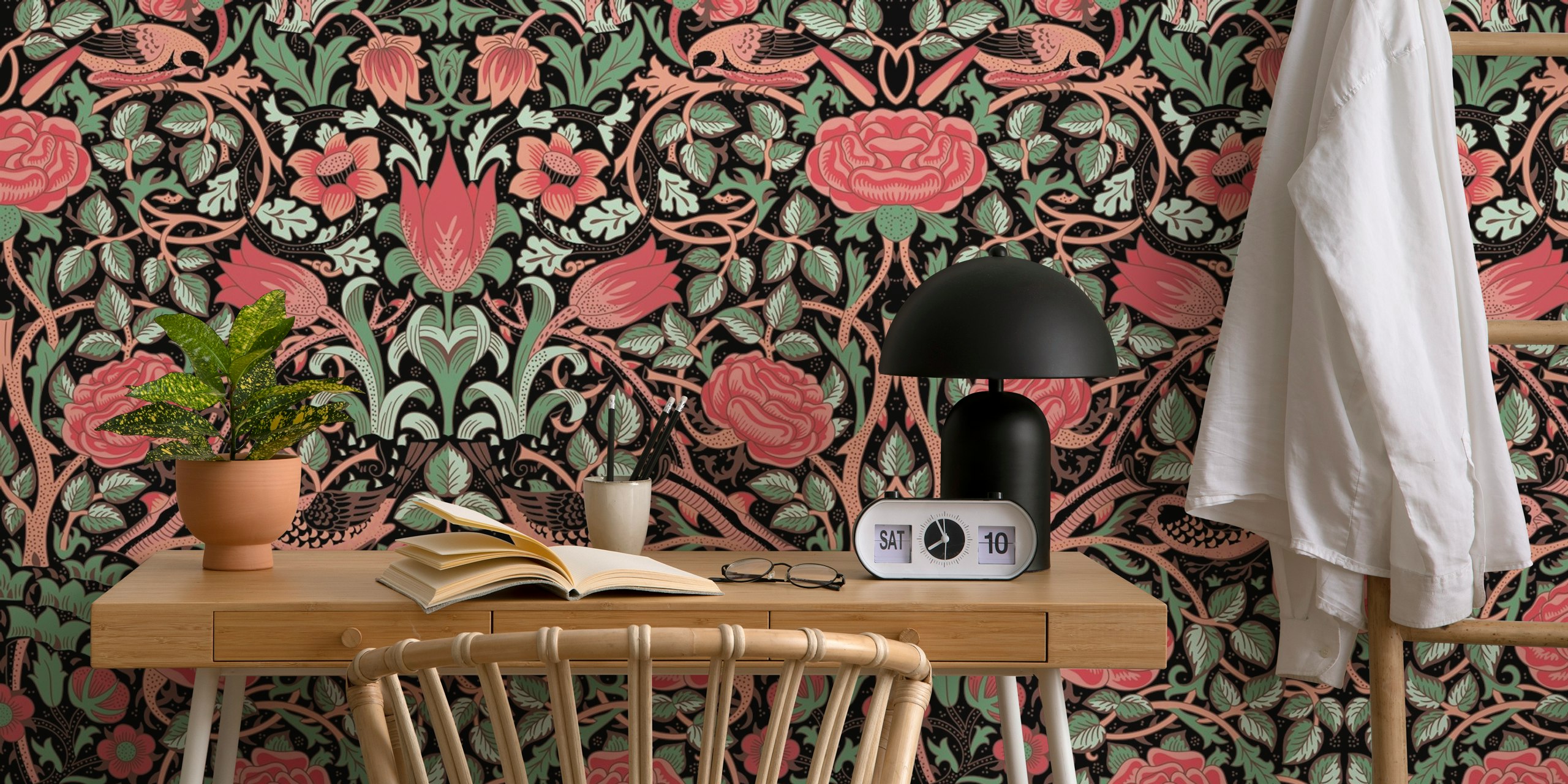 Victorian Rose 7 carta da parati floreale rossa e verde in una stanza