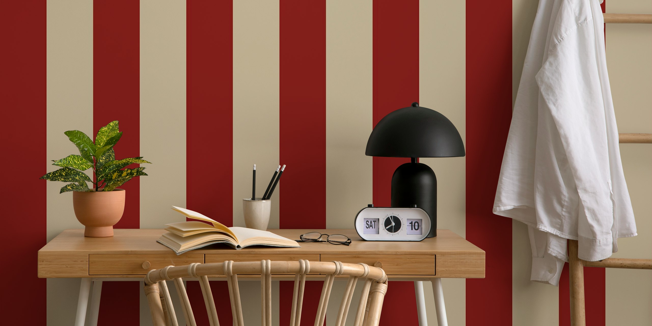 Ταπετσαρία Dark Red And Beige Boho Stripes σε ένα δωμάτιο