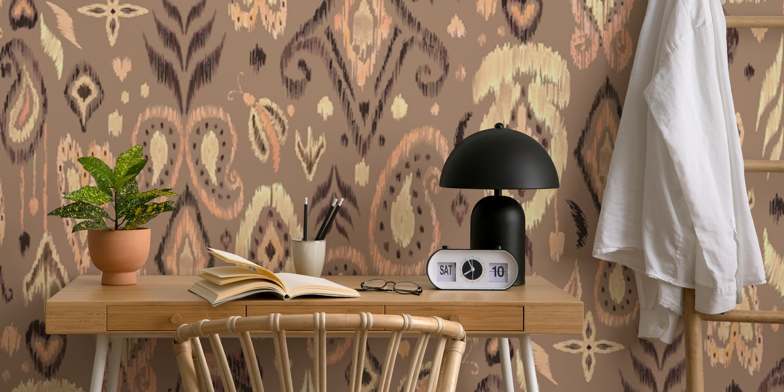 Papel tapiz Ikat expuesto en una habitación
