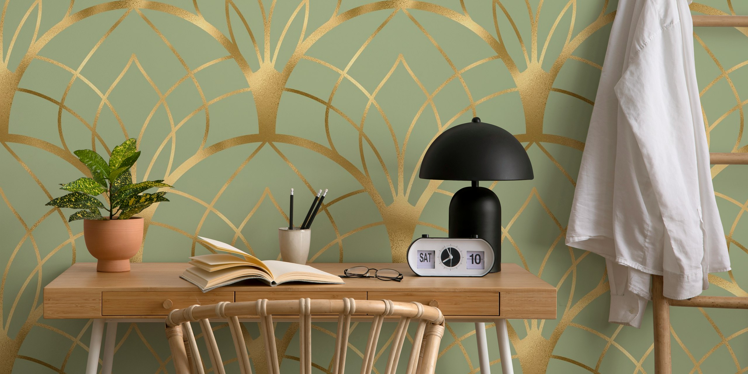 Art Deco tapet i gull og salvie toner