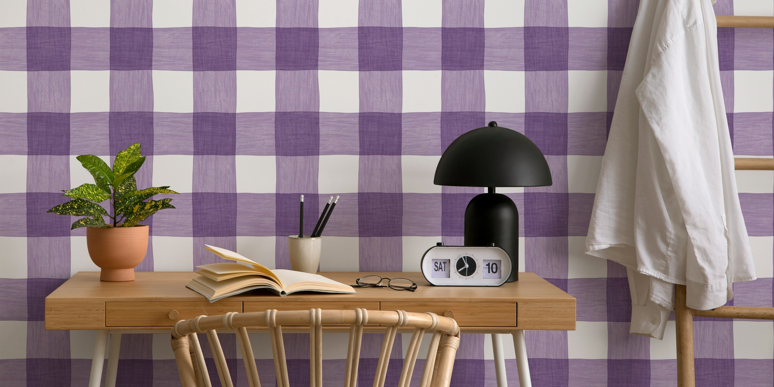 Hand Painted Gingham in Purple Lavender tapet i et rum