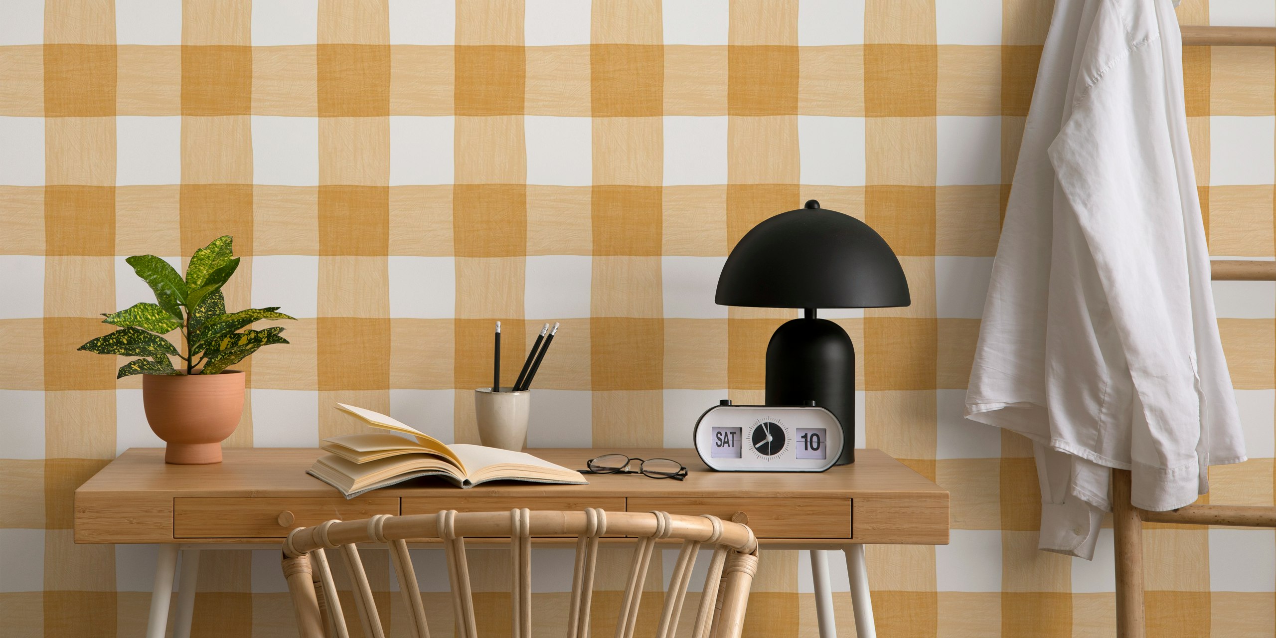 Carta da parati Painted Gingham ocra e arancione nella stanza