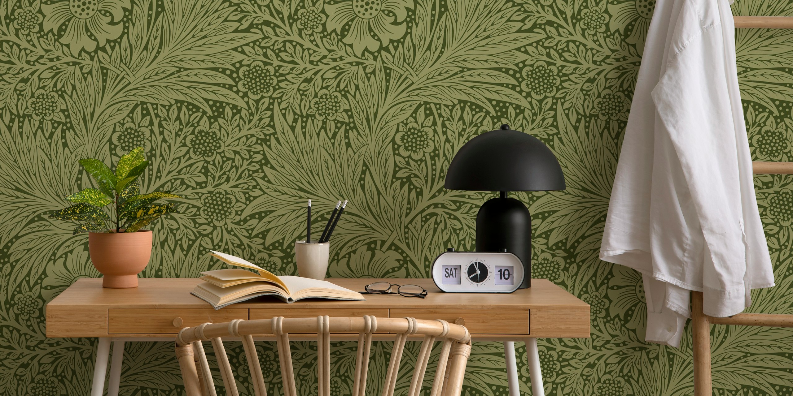 Vintage Victorian Pure Marigold wallpaper i ett rum