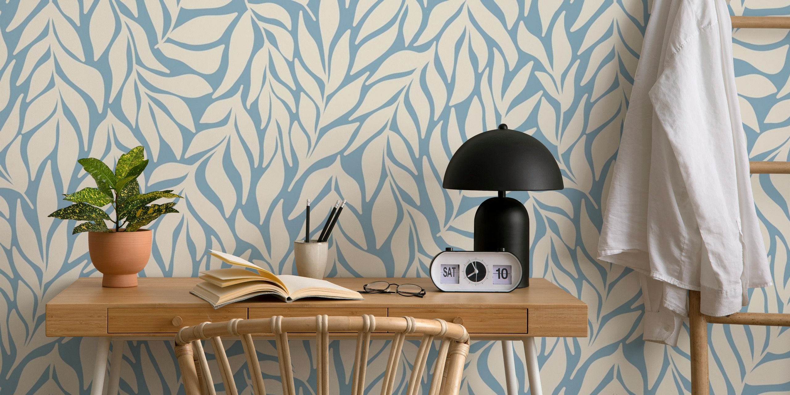 Flowing Abstract Leaves behang in een kamer