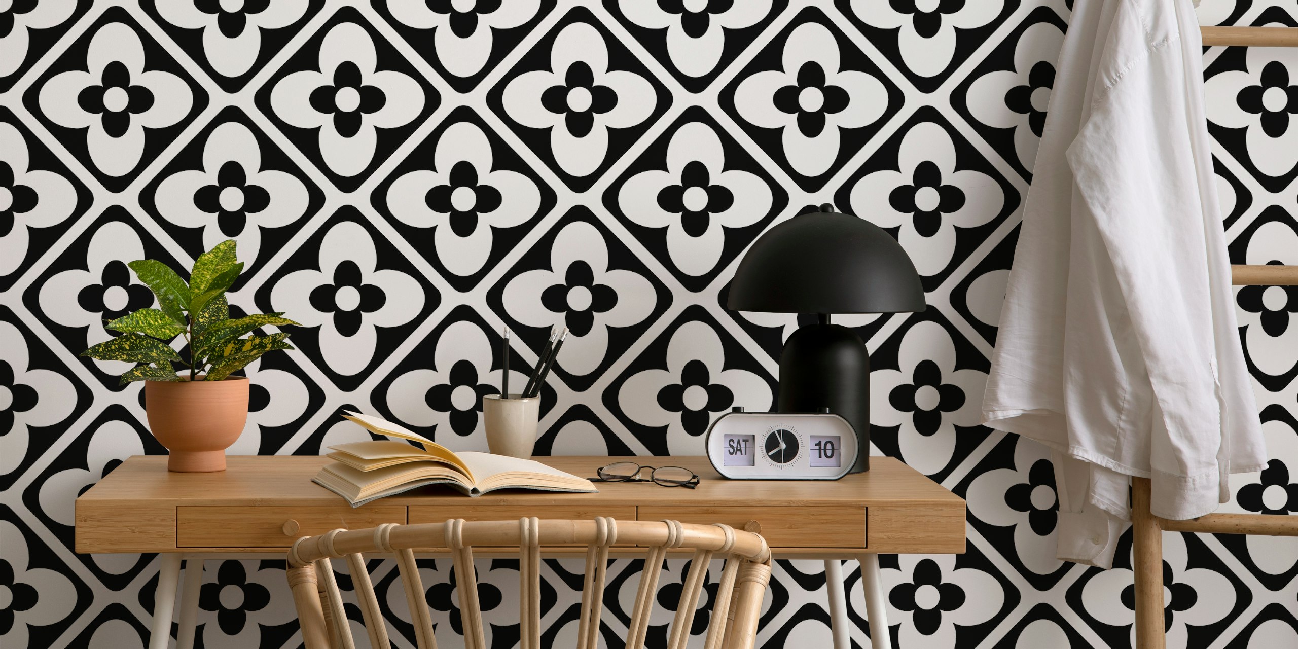 Pozadina Black and White Geo Floral Tiles u sobi