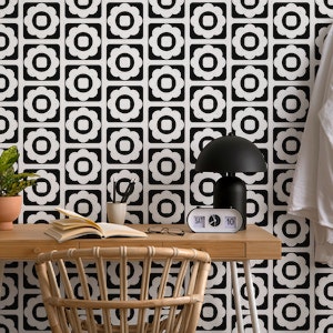 2689 E - black and white floral tiles