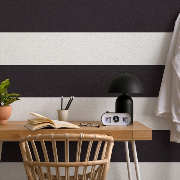 BOLD BLACK AND WHITE STRIPES