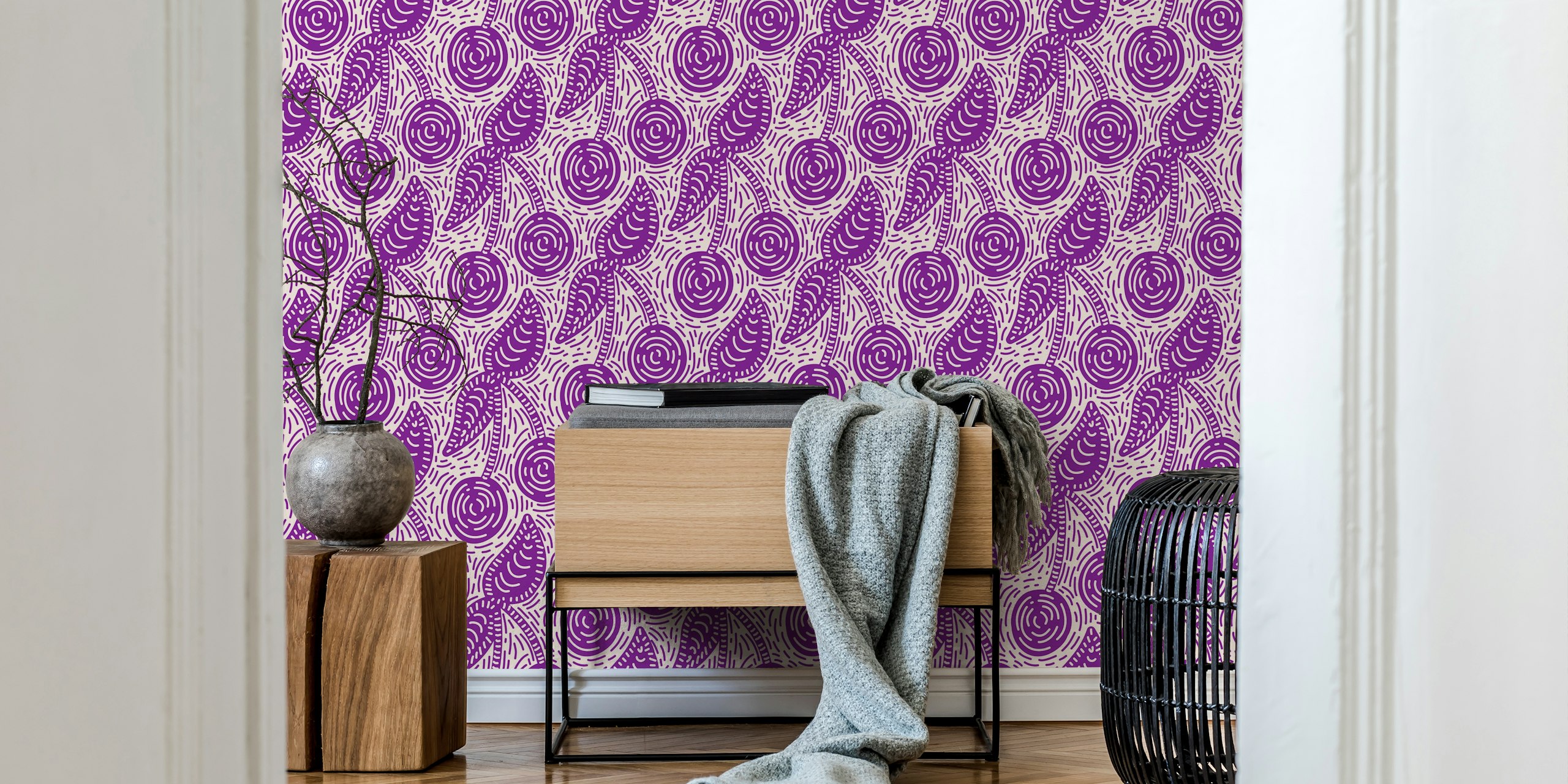 Playful Purple Cherries papel de parede em um quarto