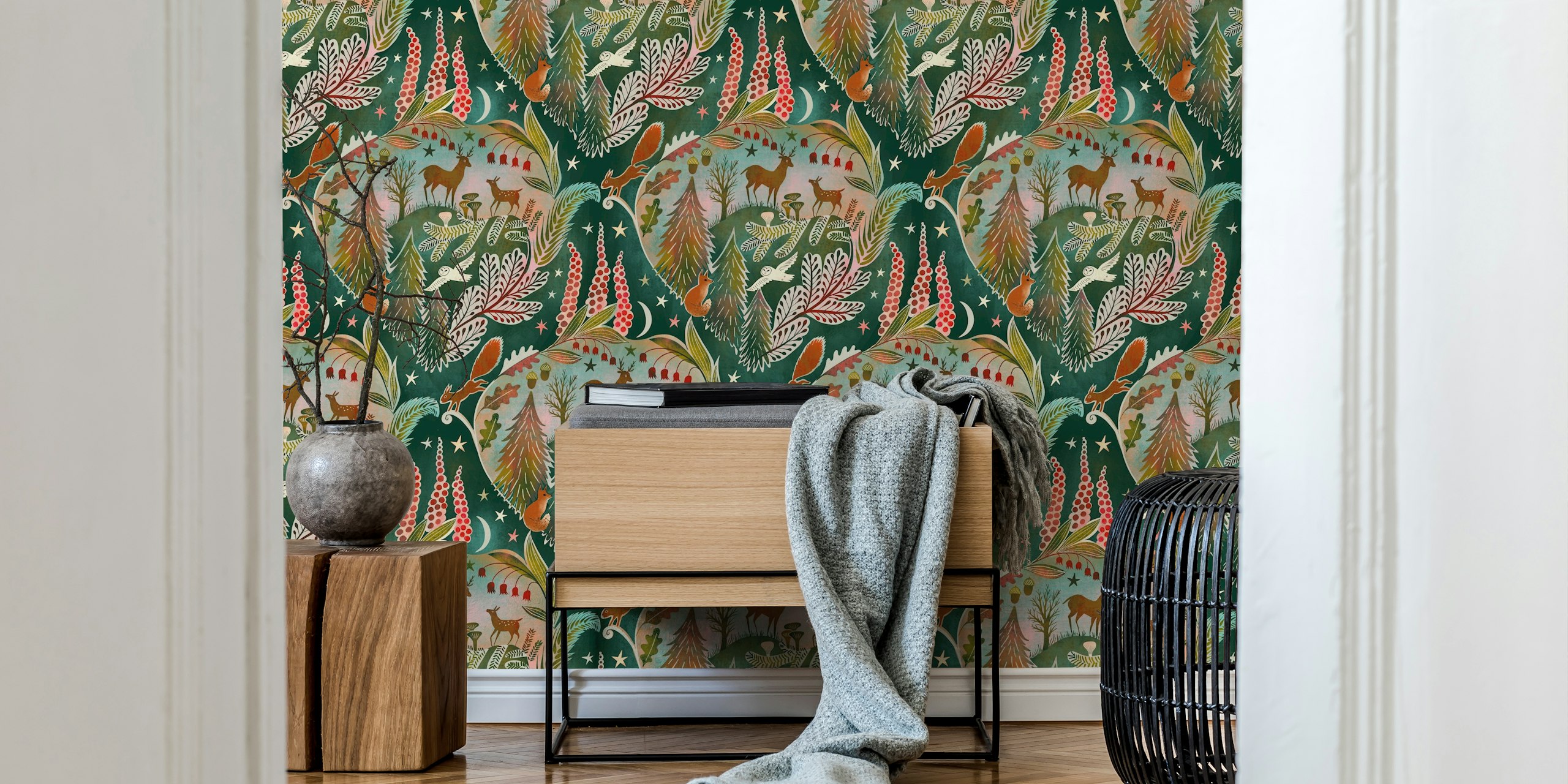 Wildlife moonlight damask Tapete in einem Raum