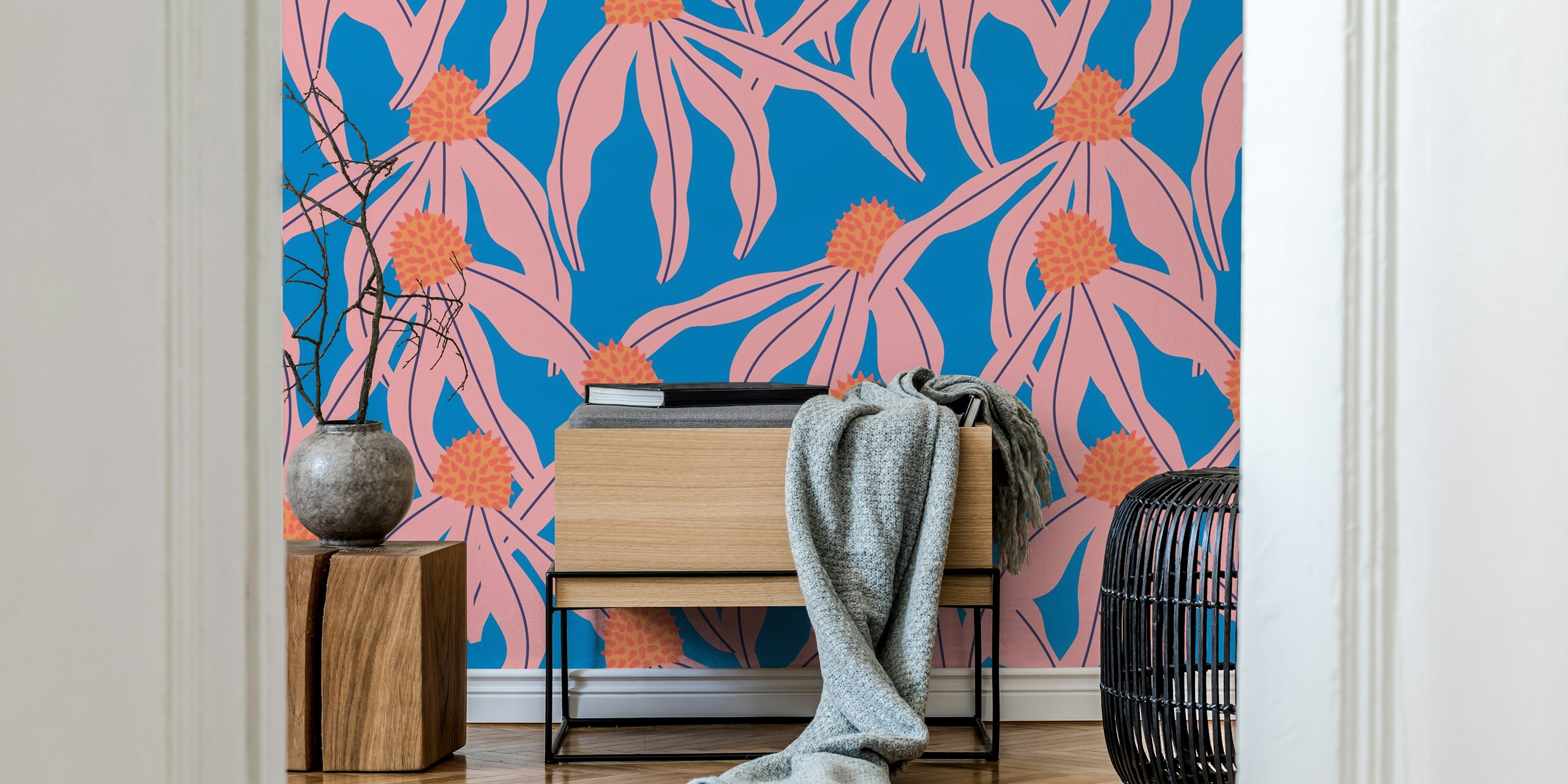 Coneflower flamingo pink blue wallpaper in una stanza