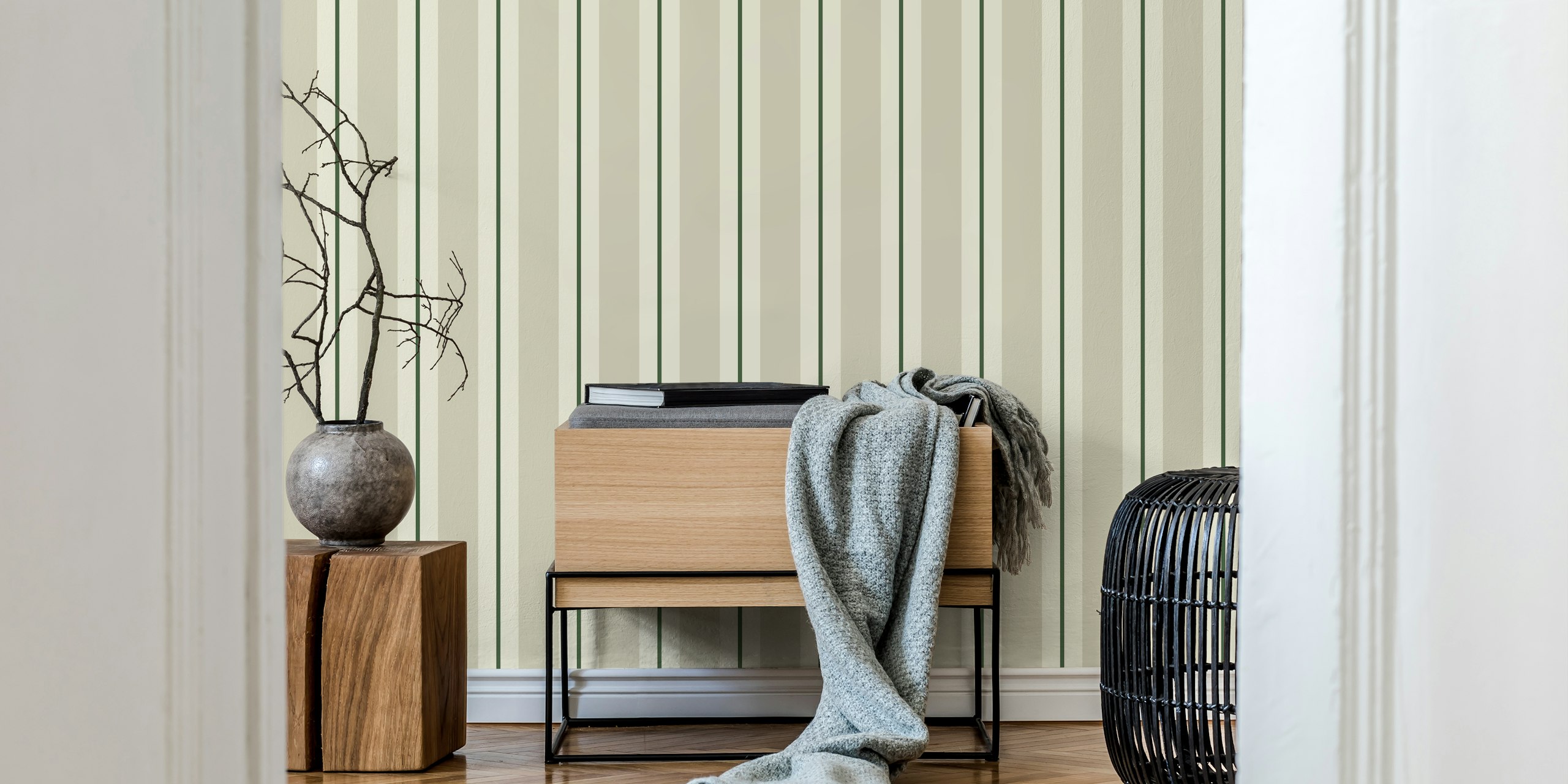 Timeless cabana stripes wallpaper en una habitación