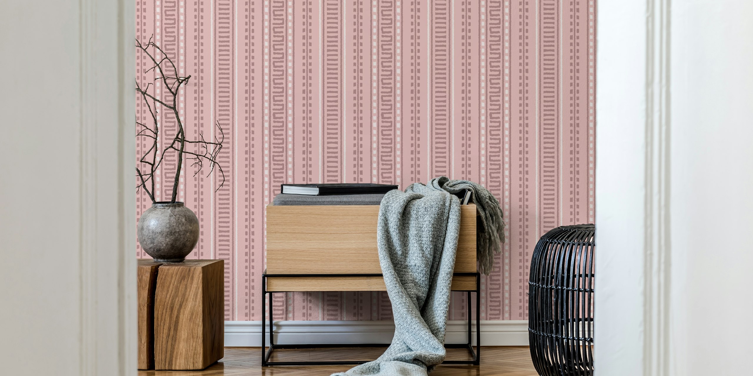 Dämpad rosa vertikalt randig Retro Vertical Textured Stripes i ett rum
