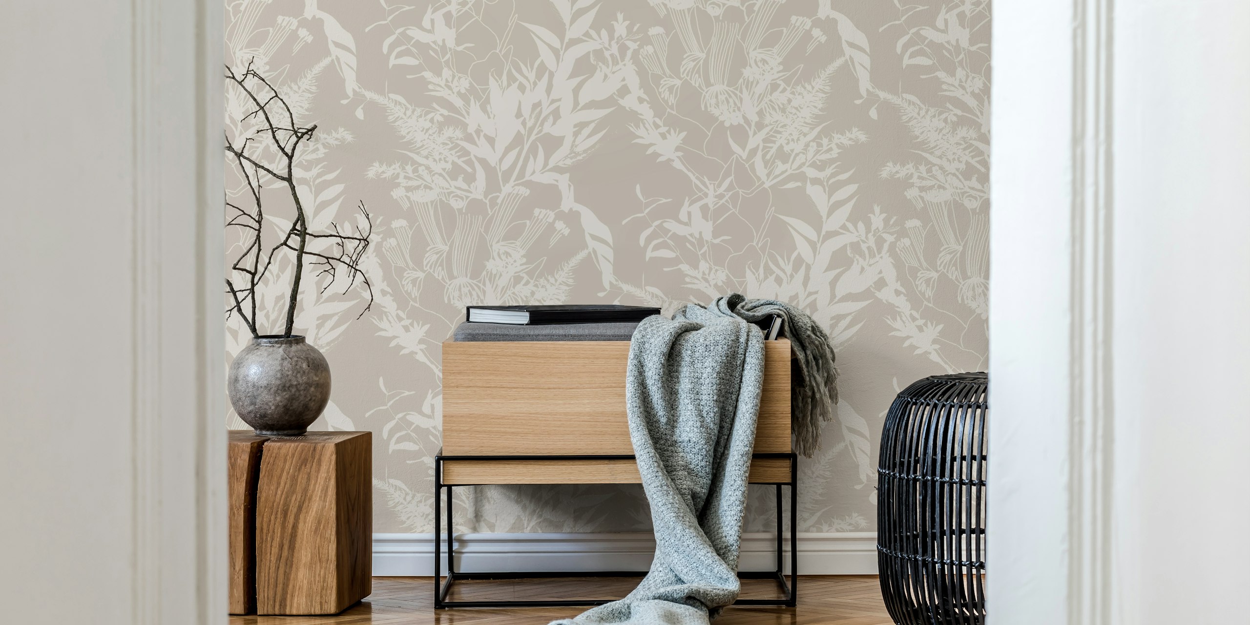 Ταπετσαρία Elegant Floral Silhouettes σε ένα δωμάτιο