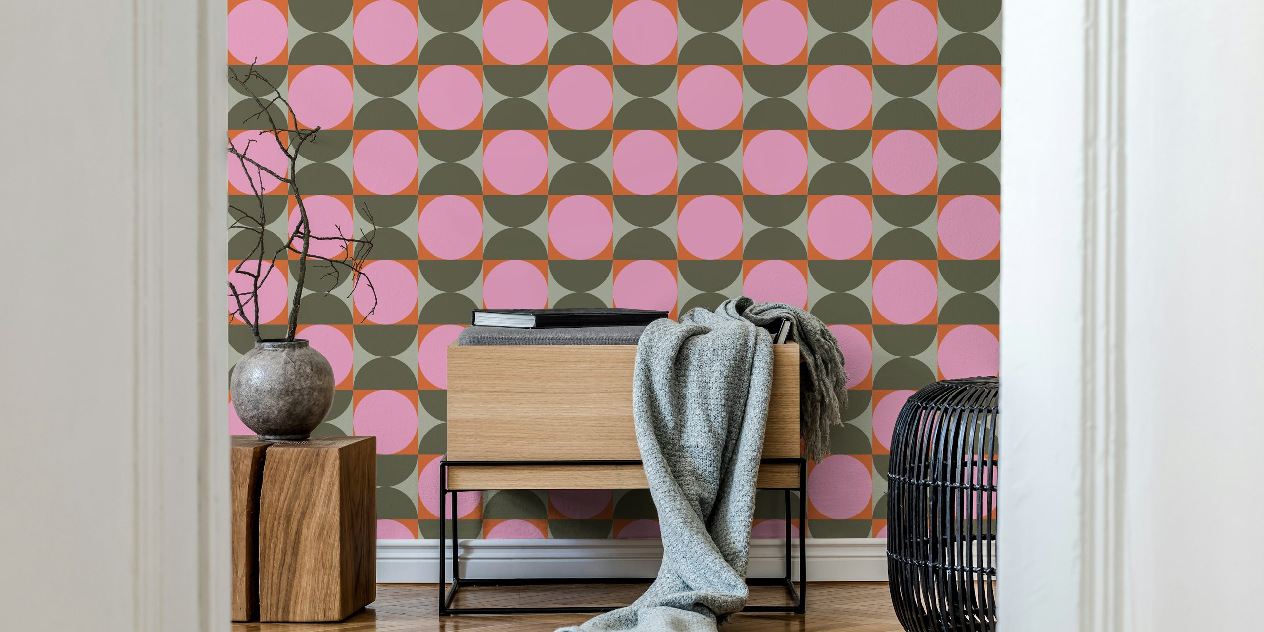 Retro Geometric Earthy Brights Pattern Tapete in einem Raum