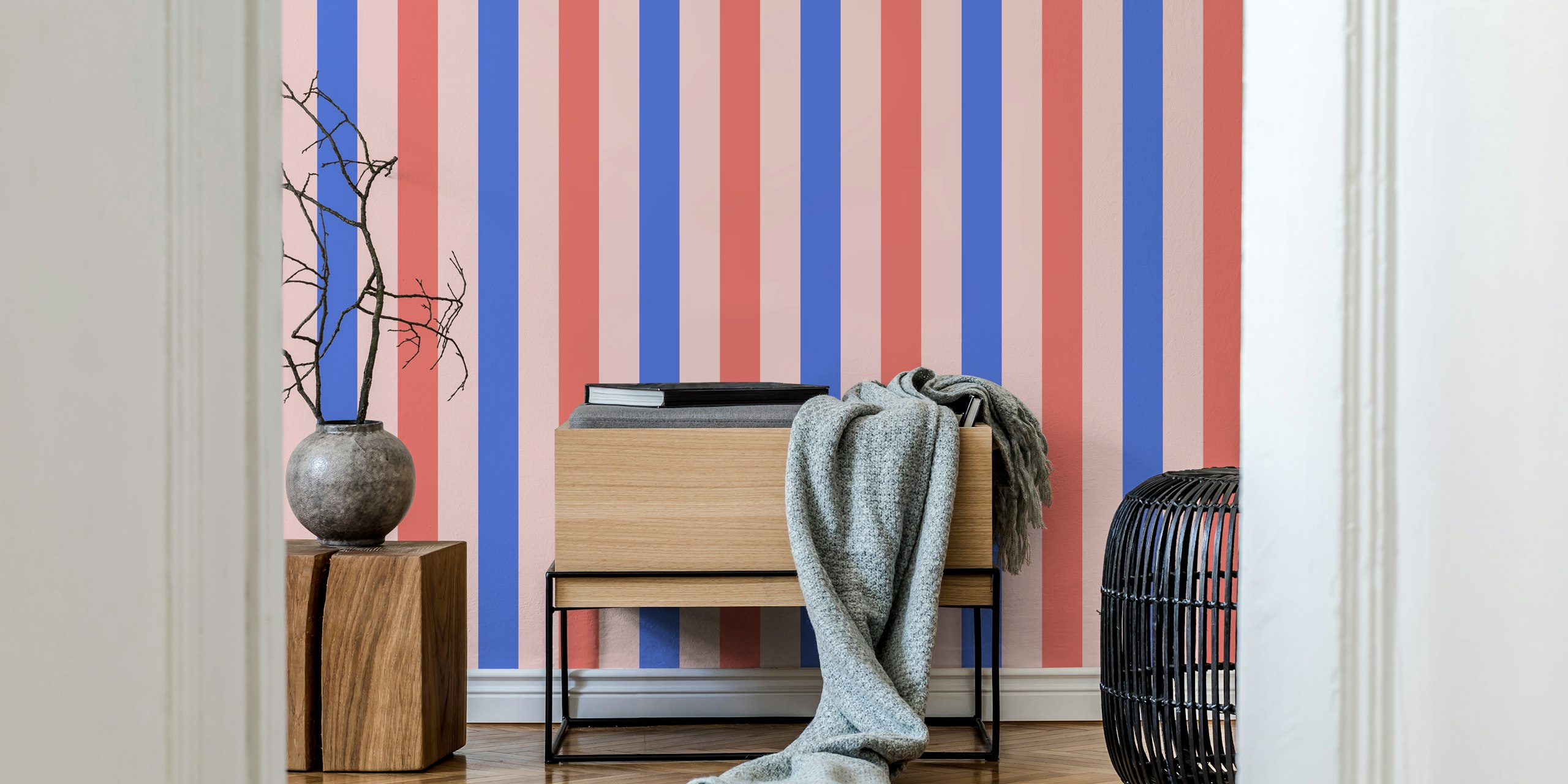 Blush and blue lines Tapete in einem Raum