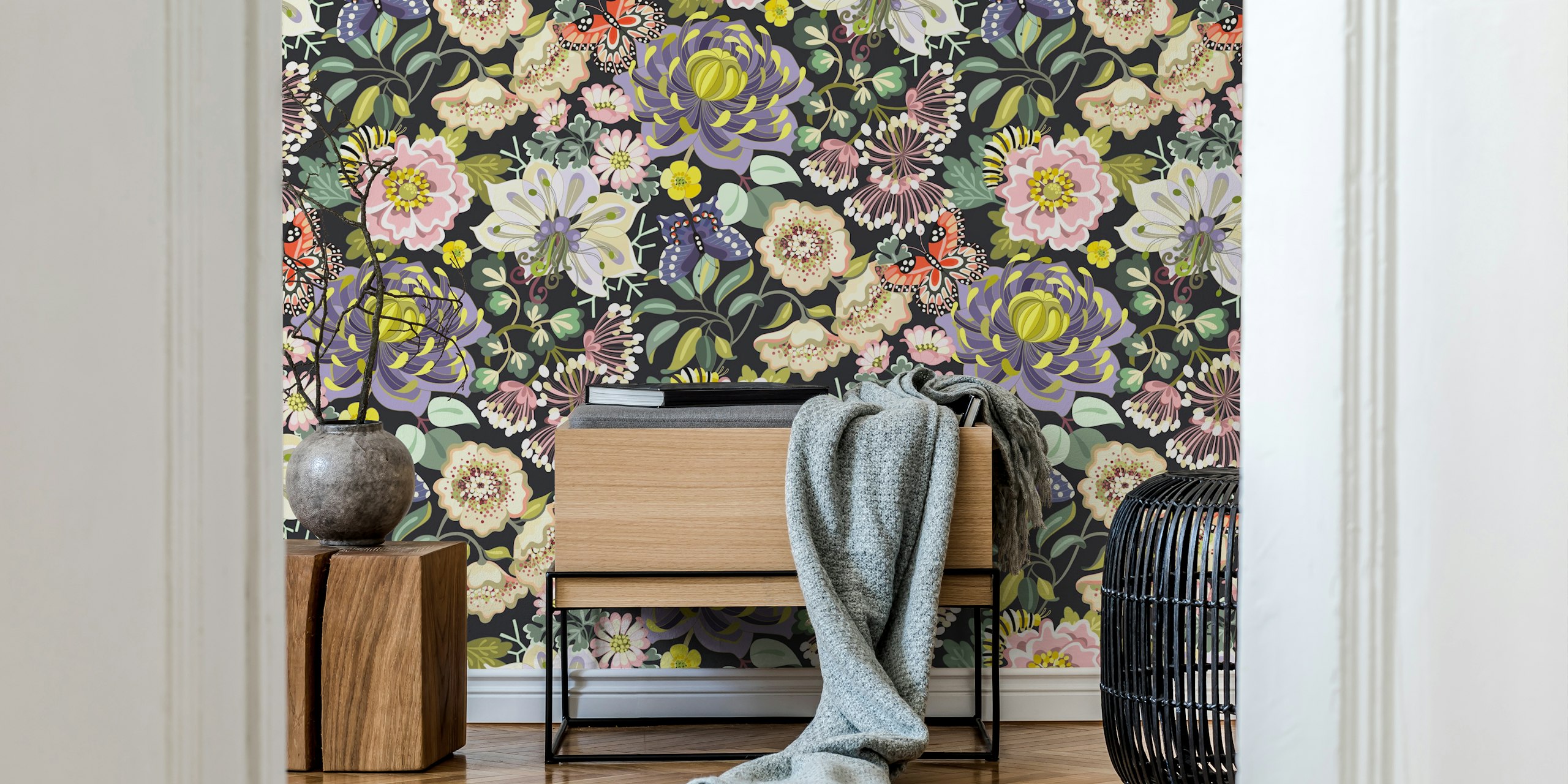 Tapeta Dark florals ve stylovém pokoji