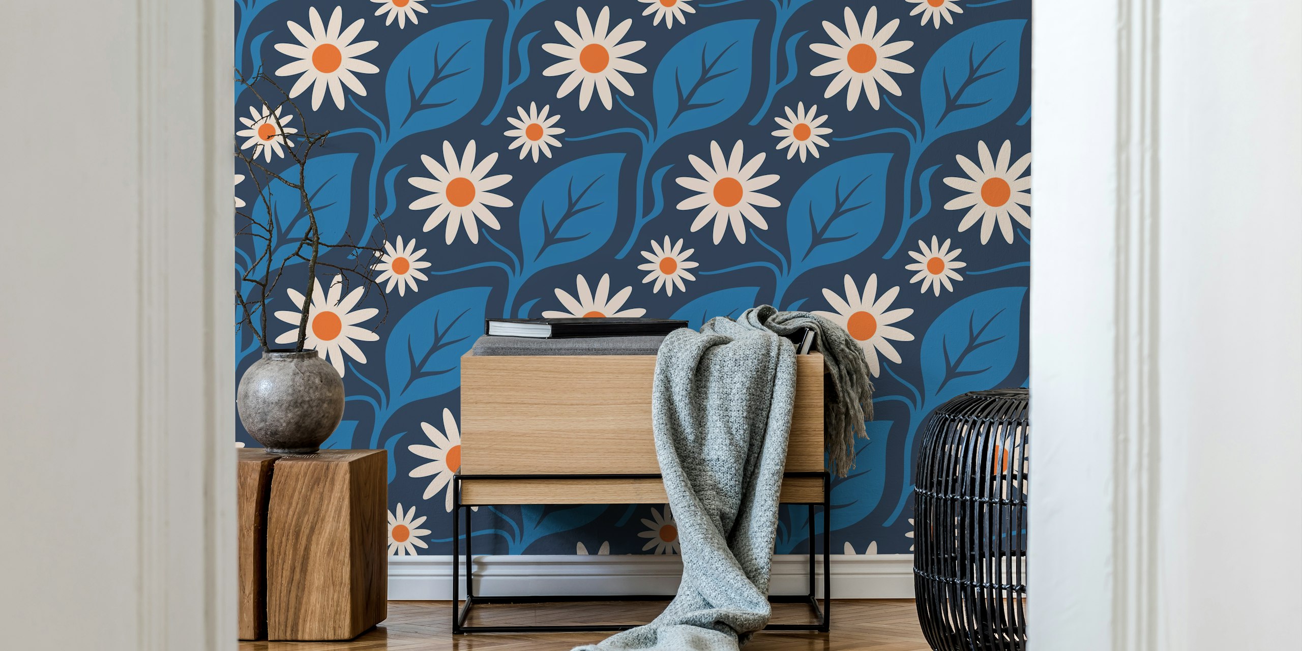 Elegant Daisy Harmony in Blue Orange Tapete in einem Raum