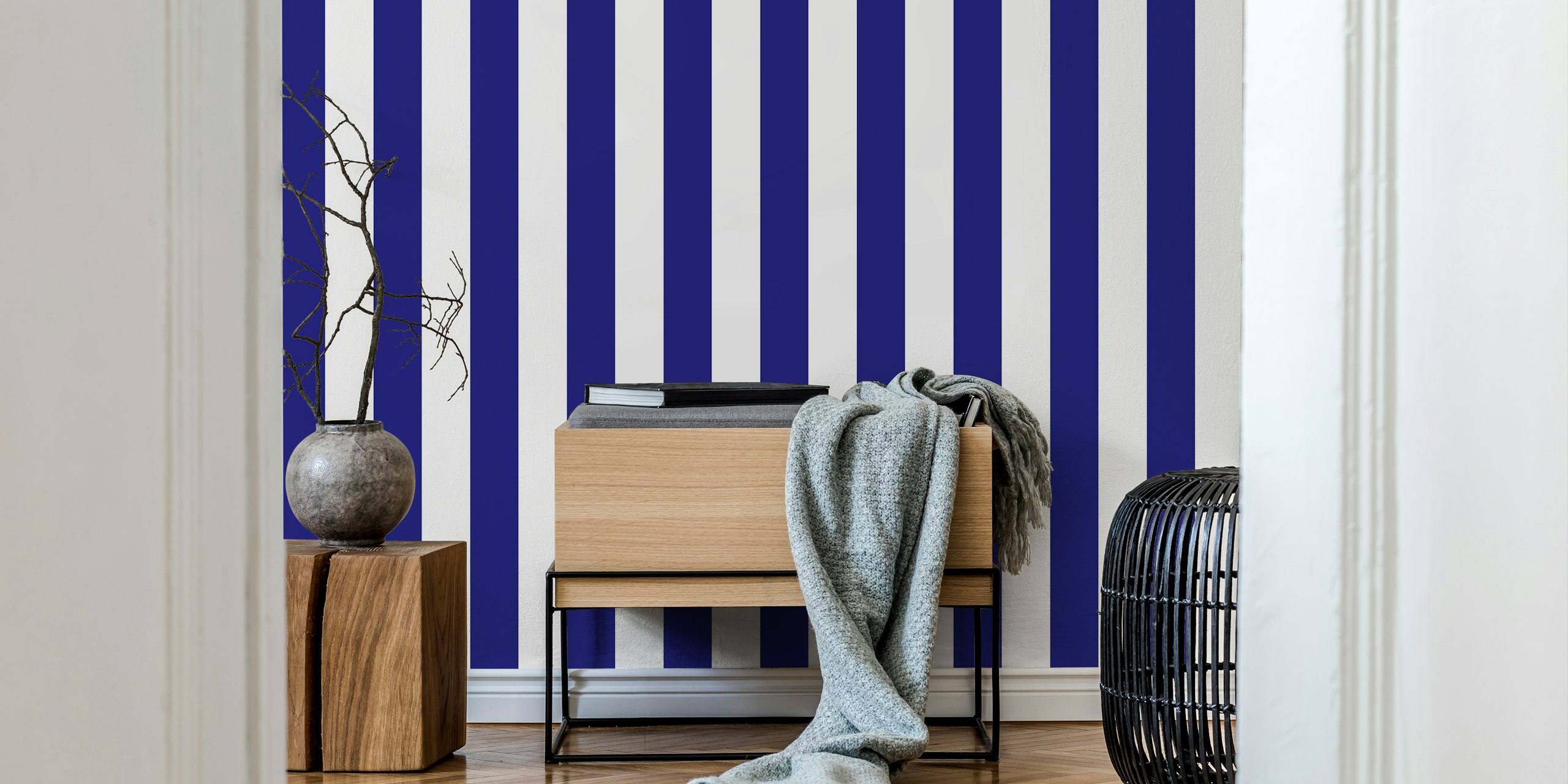 Tapeta Bold Navy Stripes v pokojovém prostředí