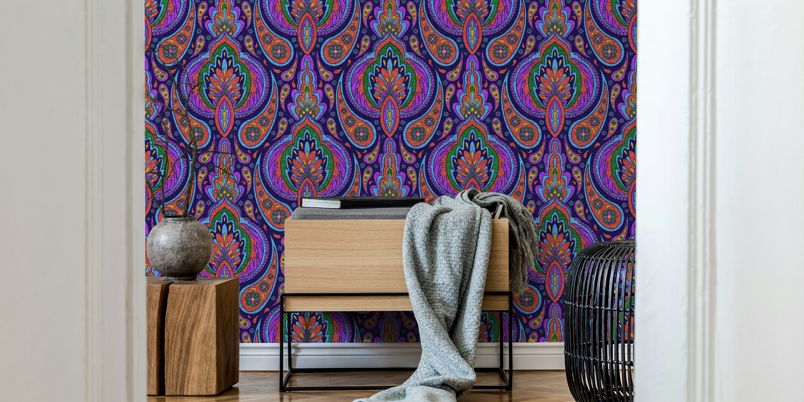 Opulent Jewel Tone Paisley-tapet i ett rum