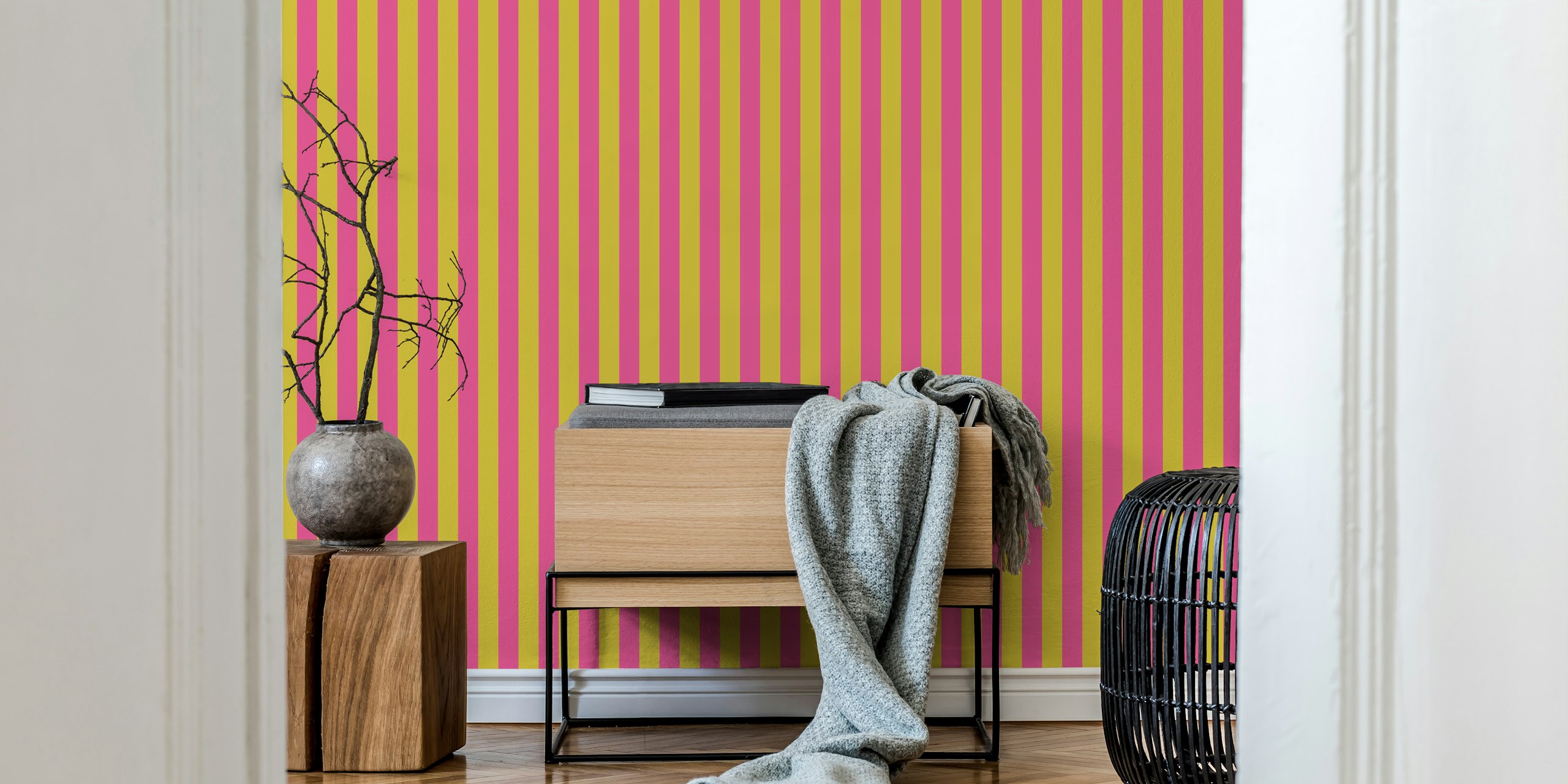 70s stripes τοιχογραφία σε empire yellow και hot pink