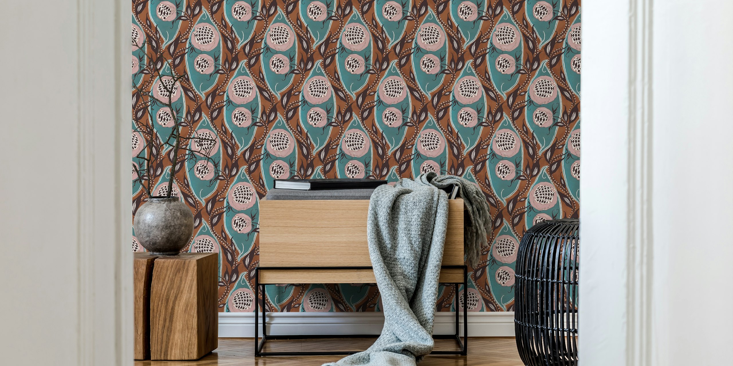 Motivo Samarcanda blu acqua e marrone ruggine con accenti rosa cipria sul murale