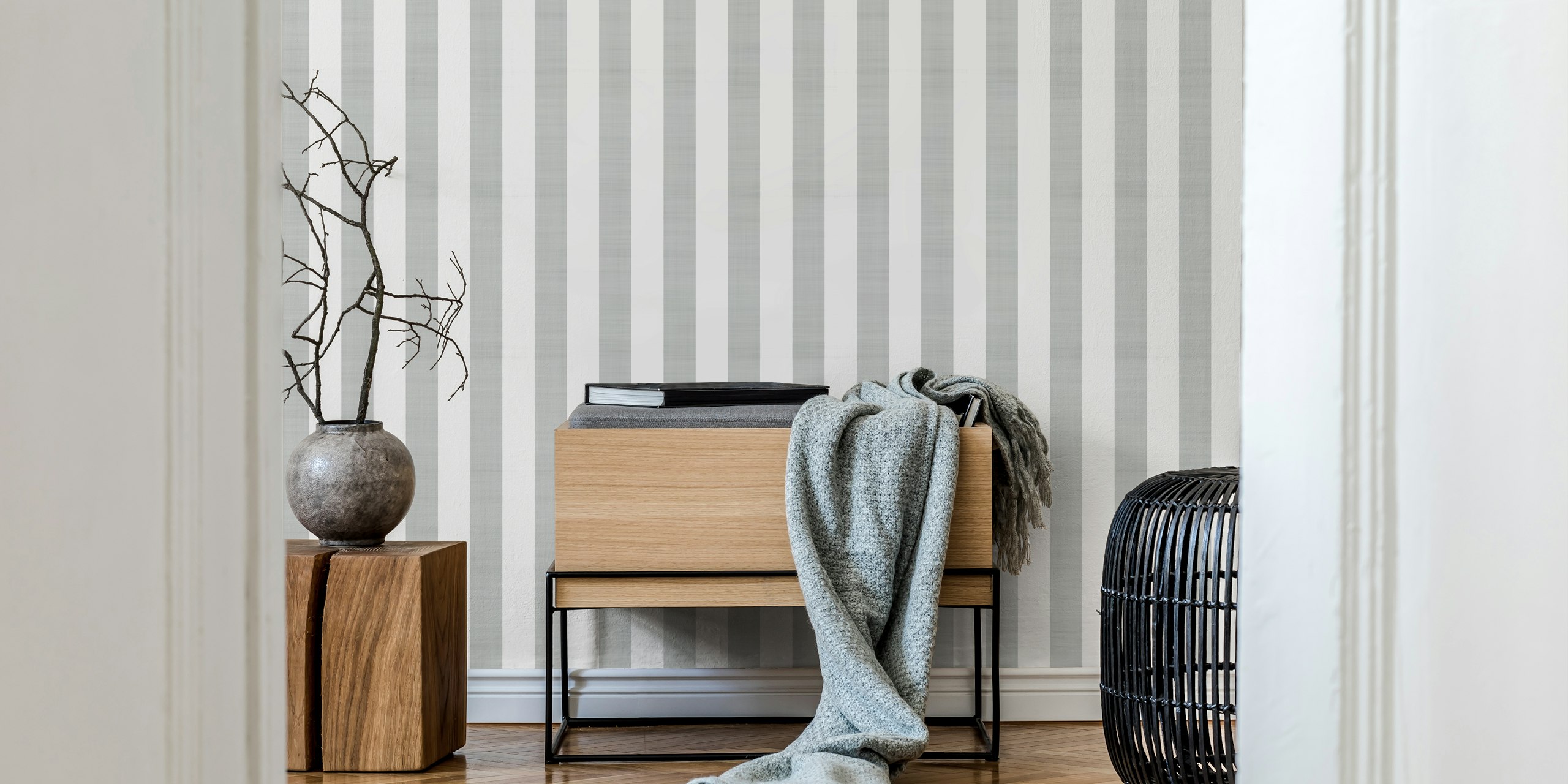 Elegant Vertical Grey Stripes pozadina u sobi