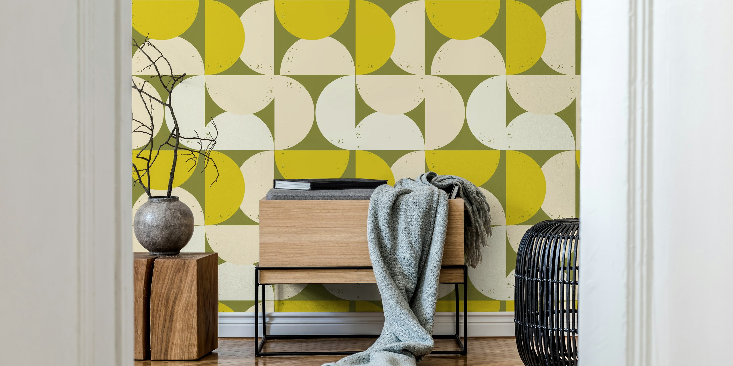 Mod Semi Circles Olive papel de pared en una habitación