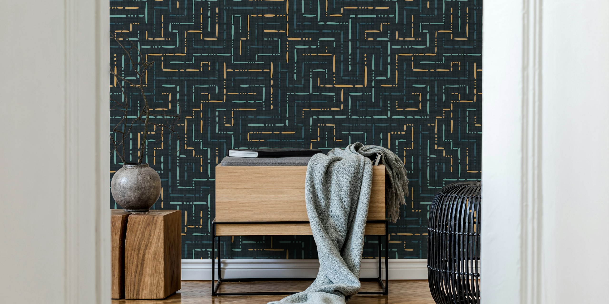 Celestial boho labyrinth midnight gold tapetti huoneessa