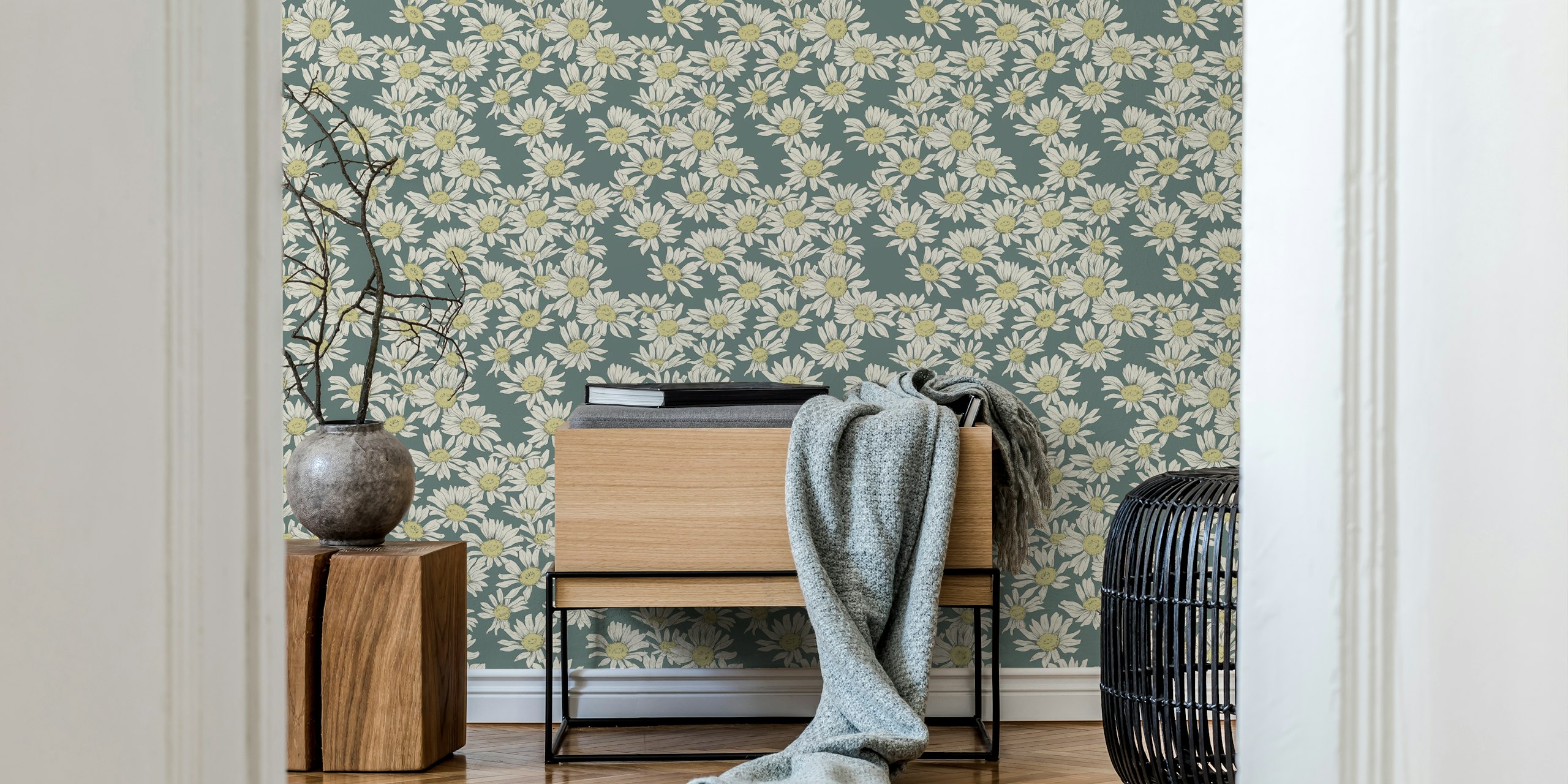 Dazzling Daisy Teal blomster tapet i et rom